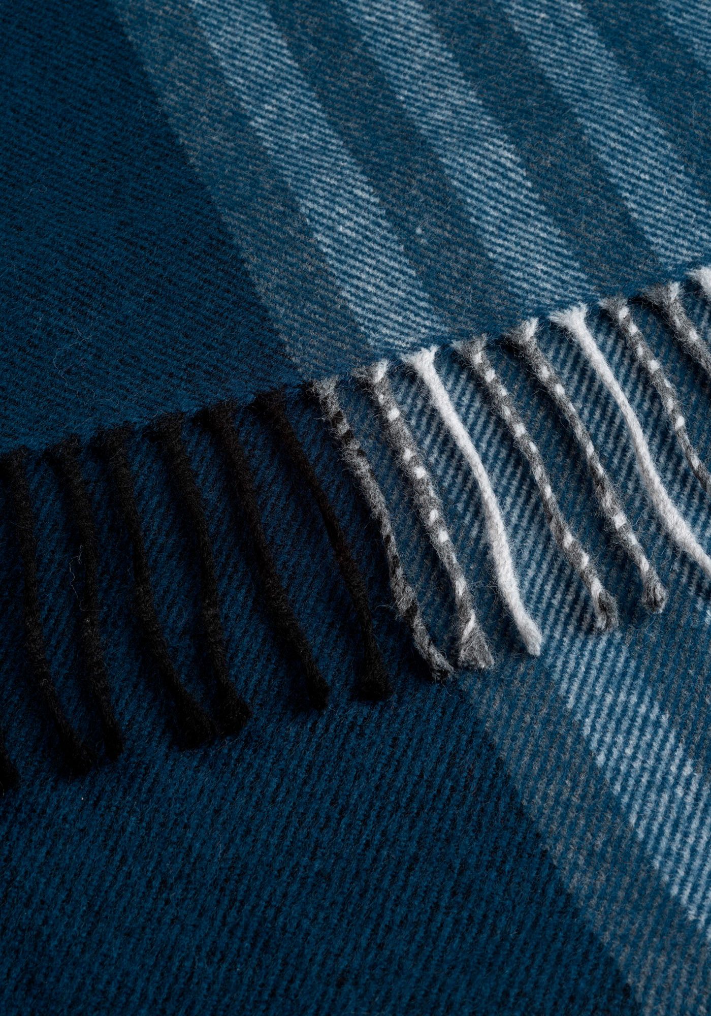 MONTI Gebreide sjaal aangenaam zacht mode sjaal lange meerkleurige franjes