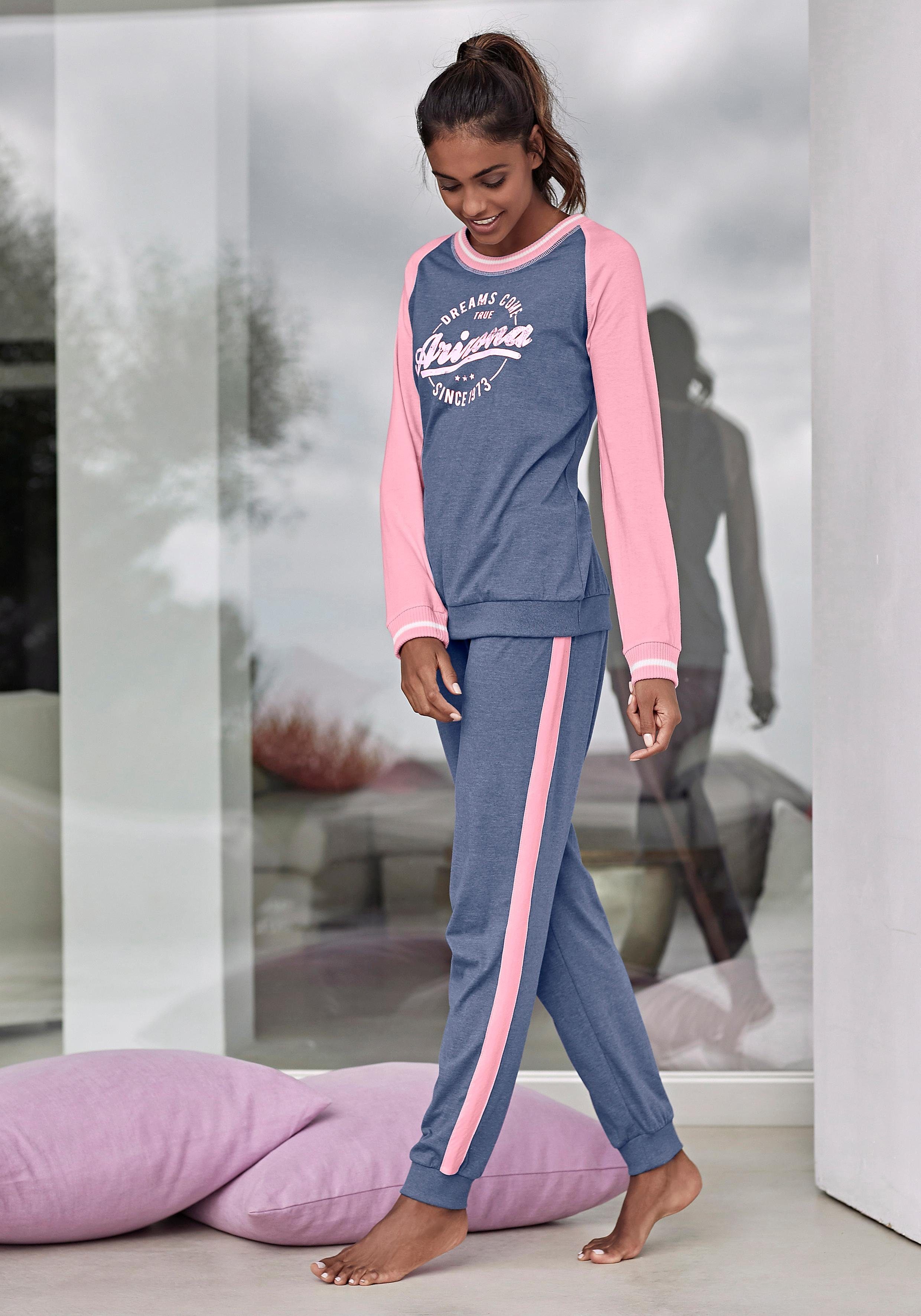 Arizona Pyjama in college-look met folieprint (2-delig, 1 stuk)