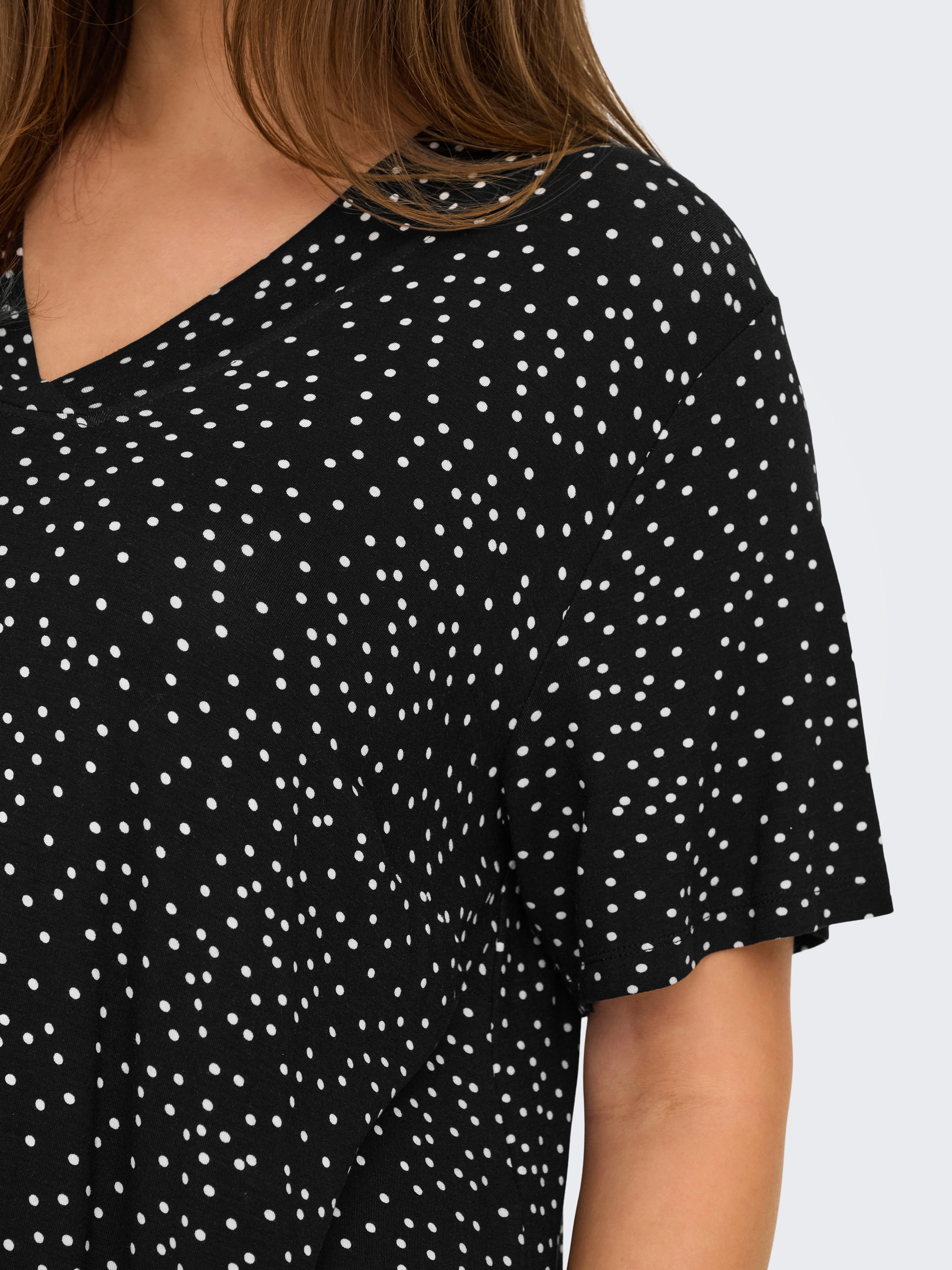 ONLY CARMAKOMA Shirtjurk CARFYRLA LIFE S/S V-NCK BLK AOP DRE NOOS