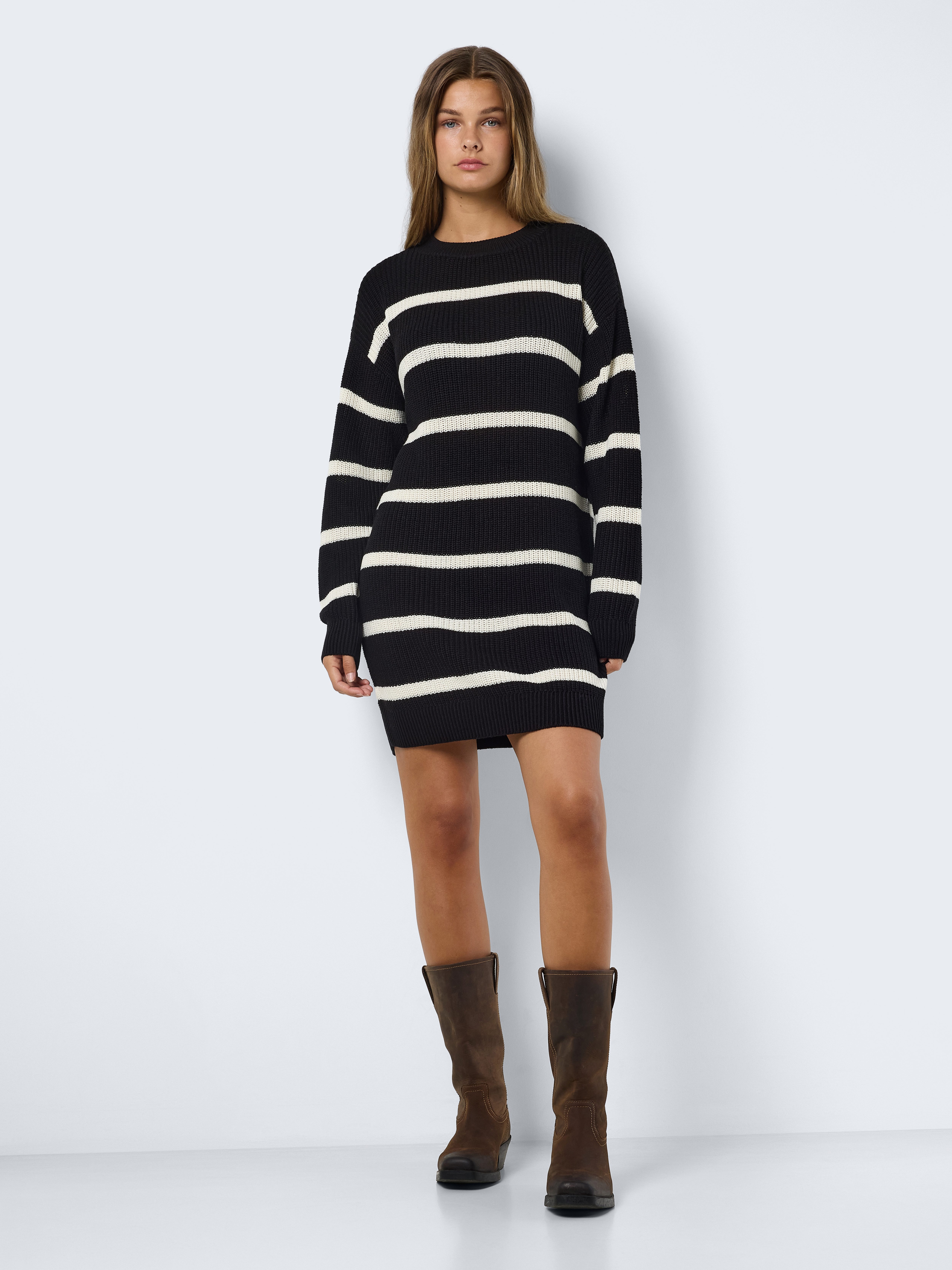 Noisy may Gebreide jurk NMMAYSA L S O-NECK KNIT DRESS NOOS