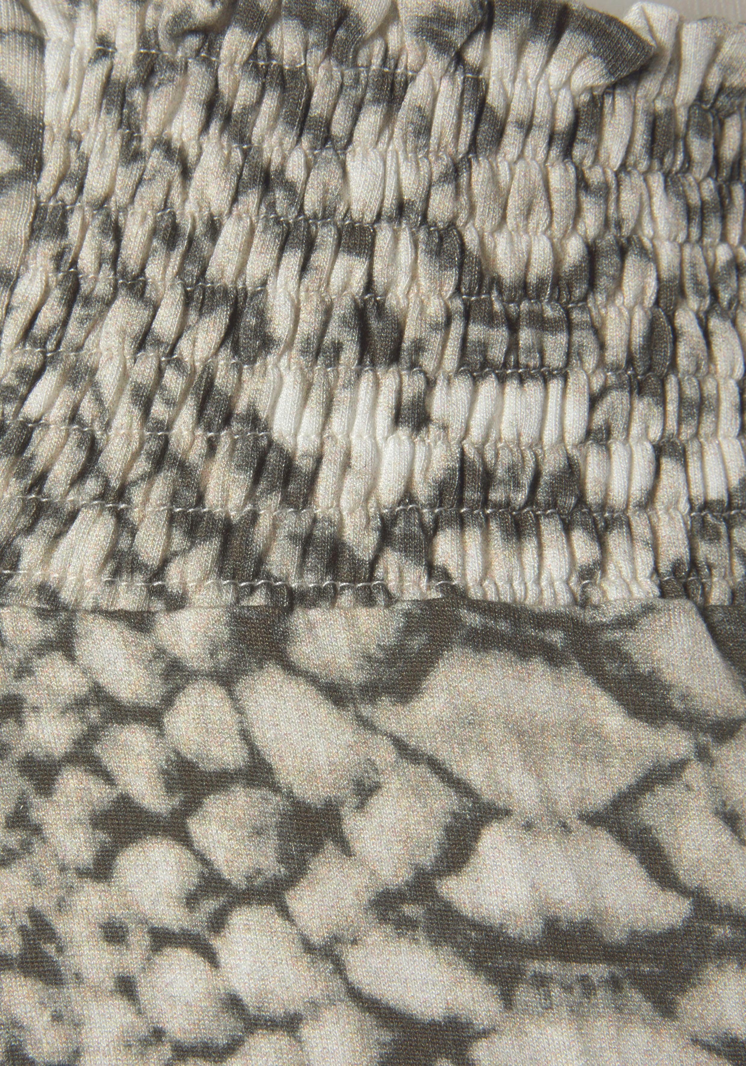 Lascana Strandbroek met all-over print in reptielen look en zakken, 7/8 lengte, jersey broek