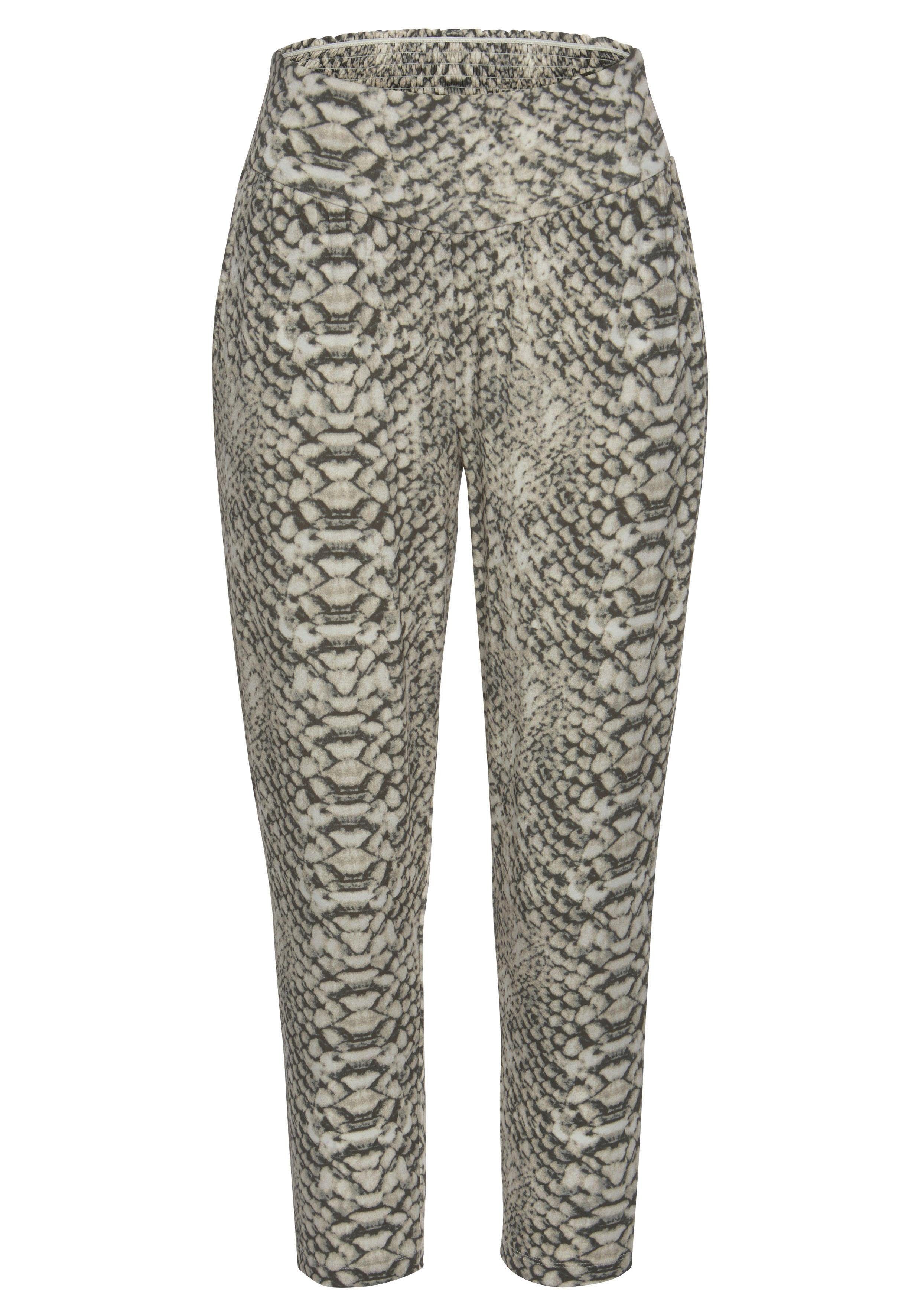 Lascana Strandbroek met all-over print in reptielen look en zakken, 7/8 lengte, jersey broek
