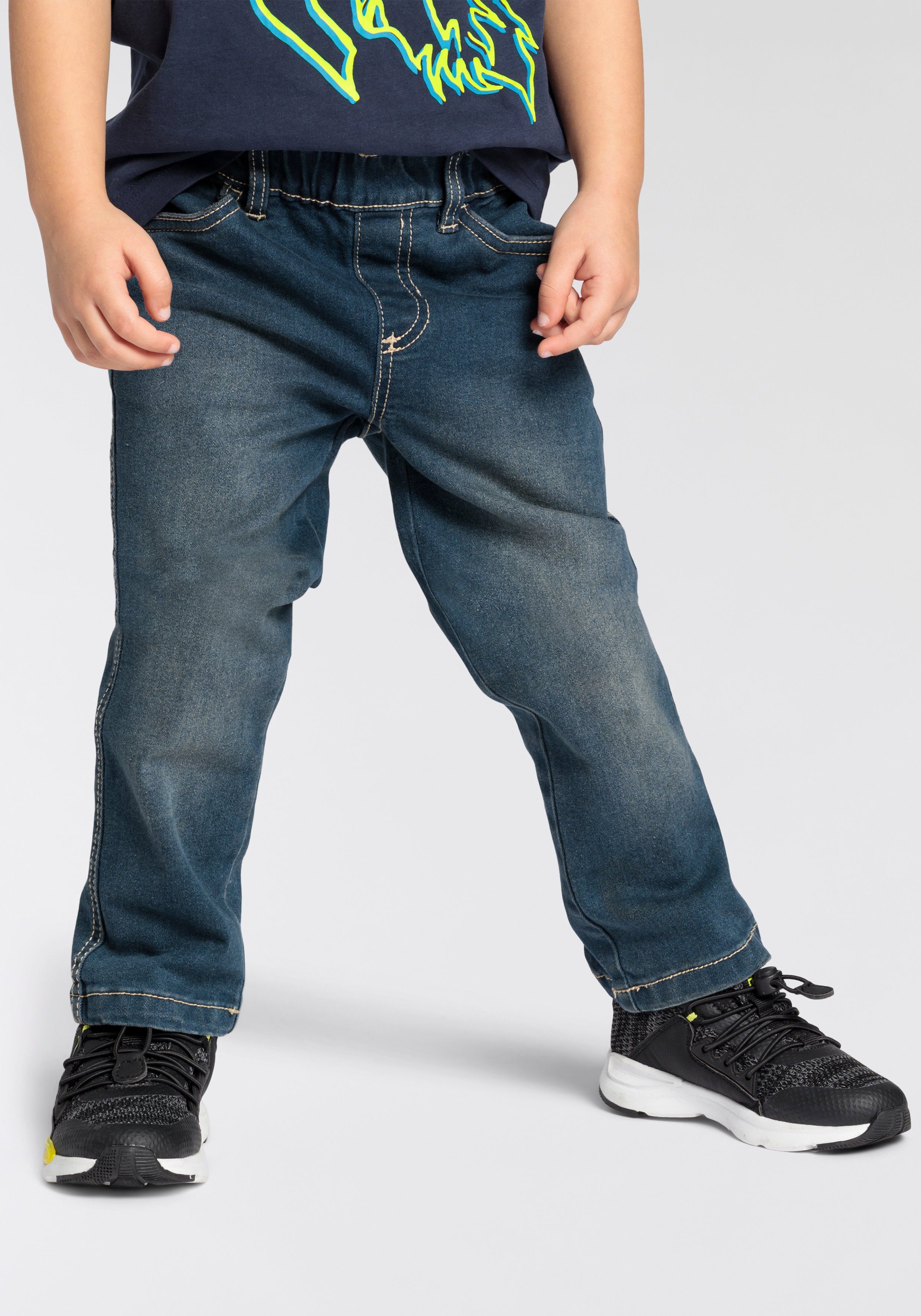 KIDSWORLD Comfortjeans In een prettige wijdte comfortabele pasvorm, rechte pasvorm, met elastische taille