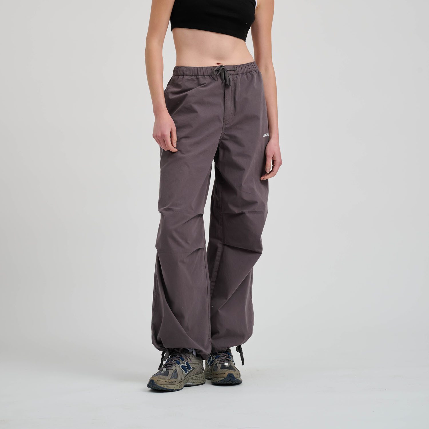 Santa Cruz Geweven broek STRIP PARACHUTE PANT (1-delig) dames pantalons maat XL (14) grijs