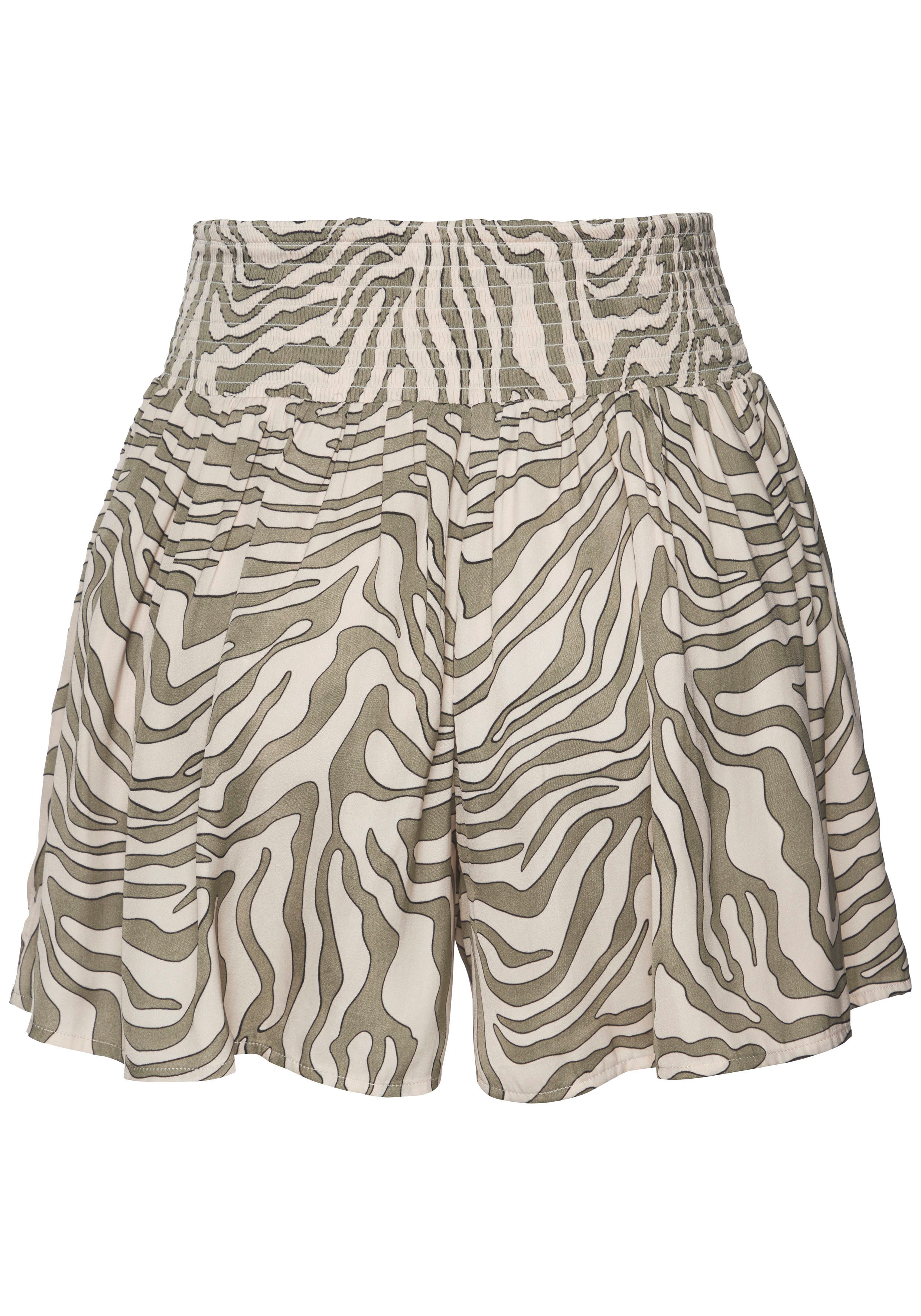 Lascana Geweven short met animalprint van zachte satijnkwaliteit, elegante korte broek