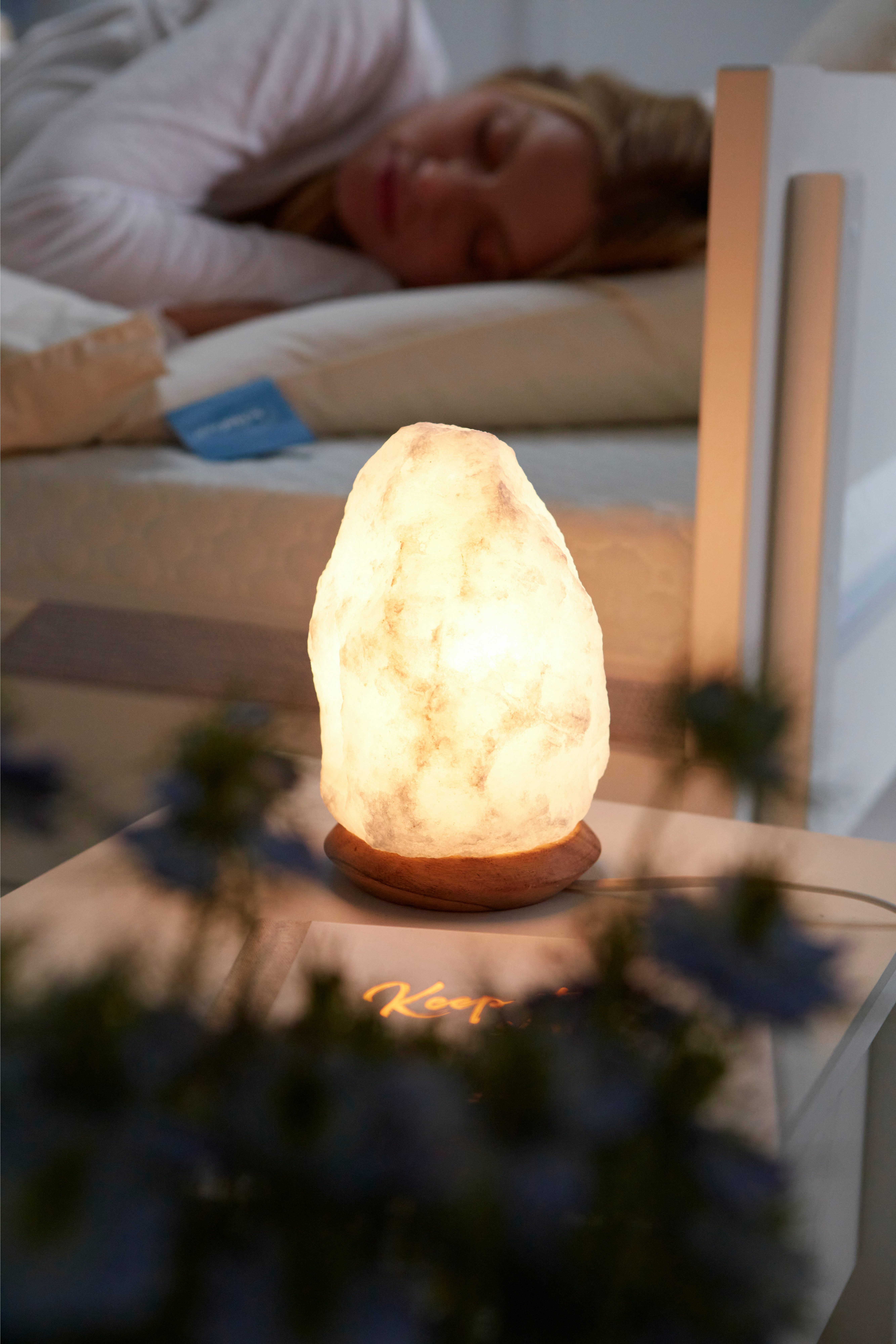 Home affaire Zoutkristal-tafellamp Sclassin Met de hand gemaakt - iedere steen is uniek, H: ca.18 cm, ca.2-3 kg (1 stuk)
