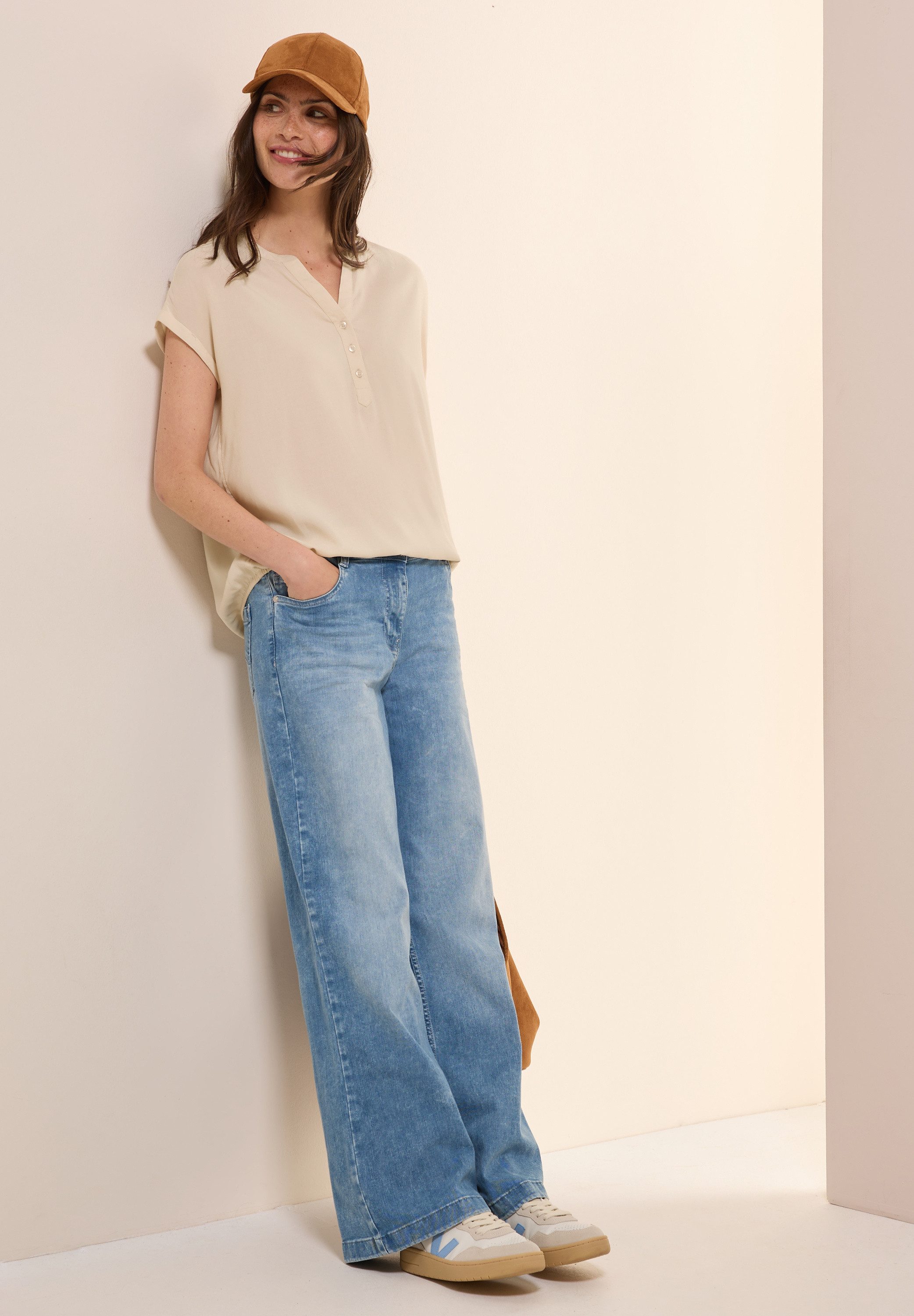 Cecil Blouse met korte mouwen met gesplitste halslijn en knoopsluiting