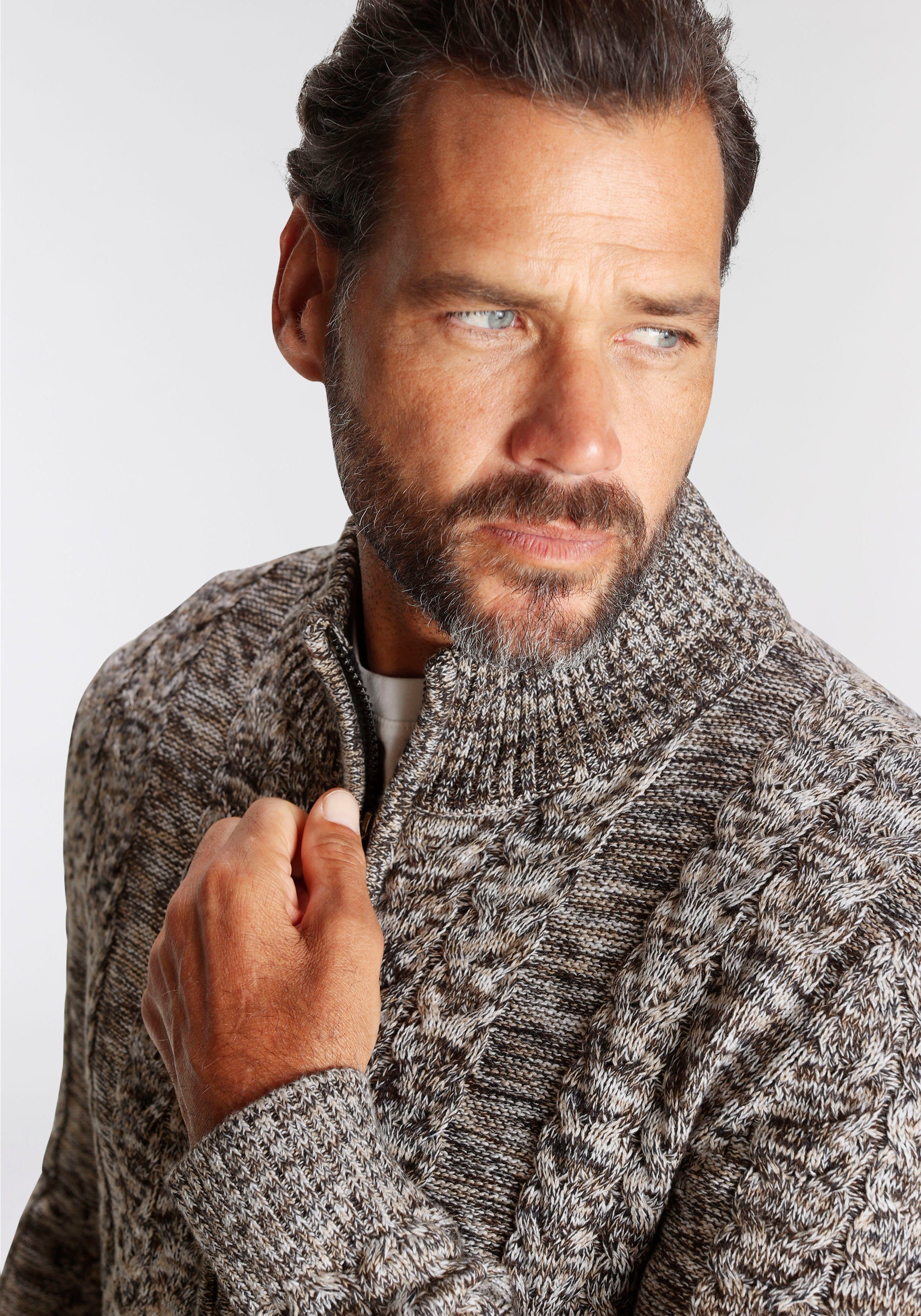 Man's World Vest Tot maat 5 XL met kabelpatroon
