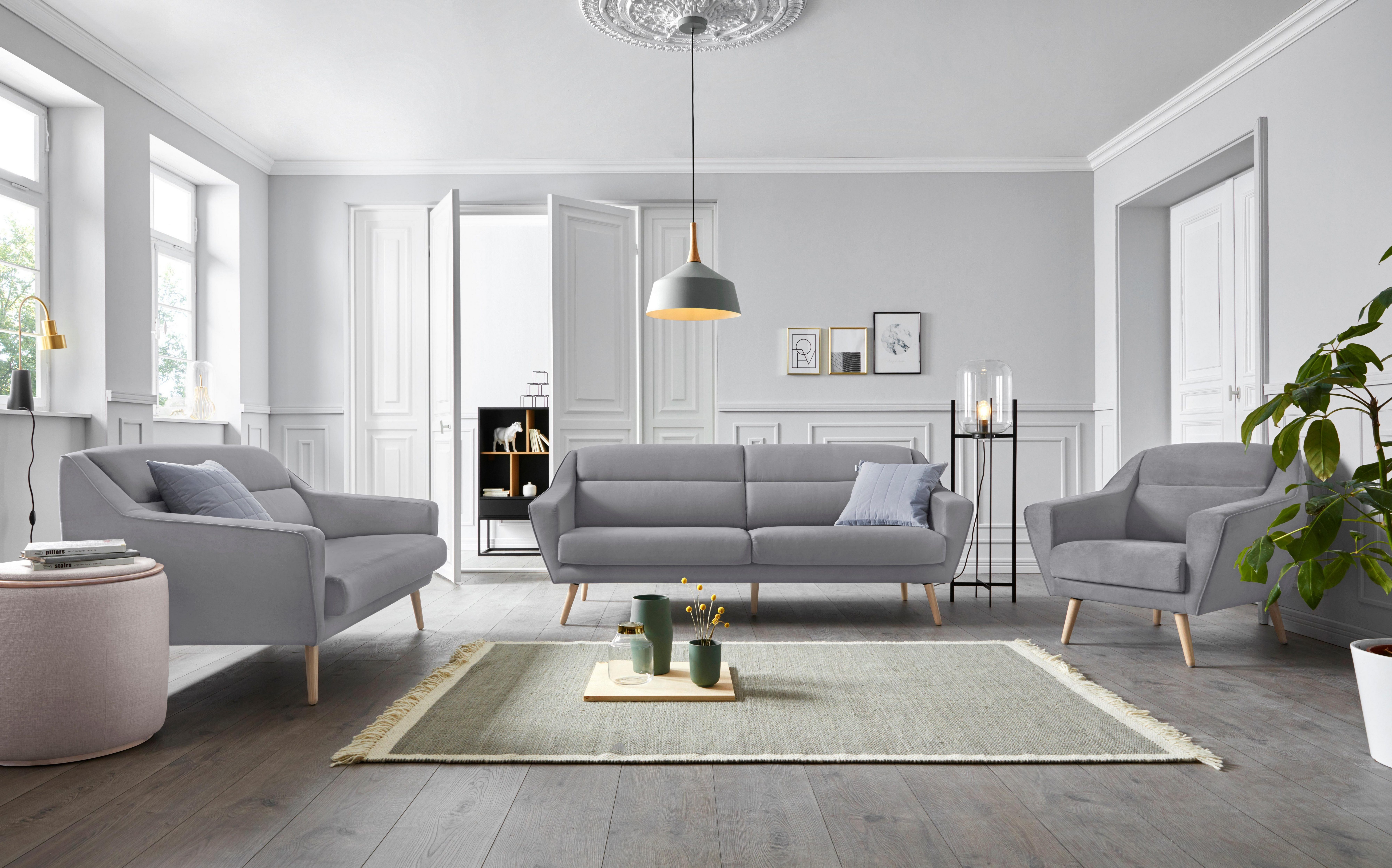 andas Fauteuil Bille met naad in het rugkussen en eikenhouten poten, design by morten georgsen