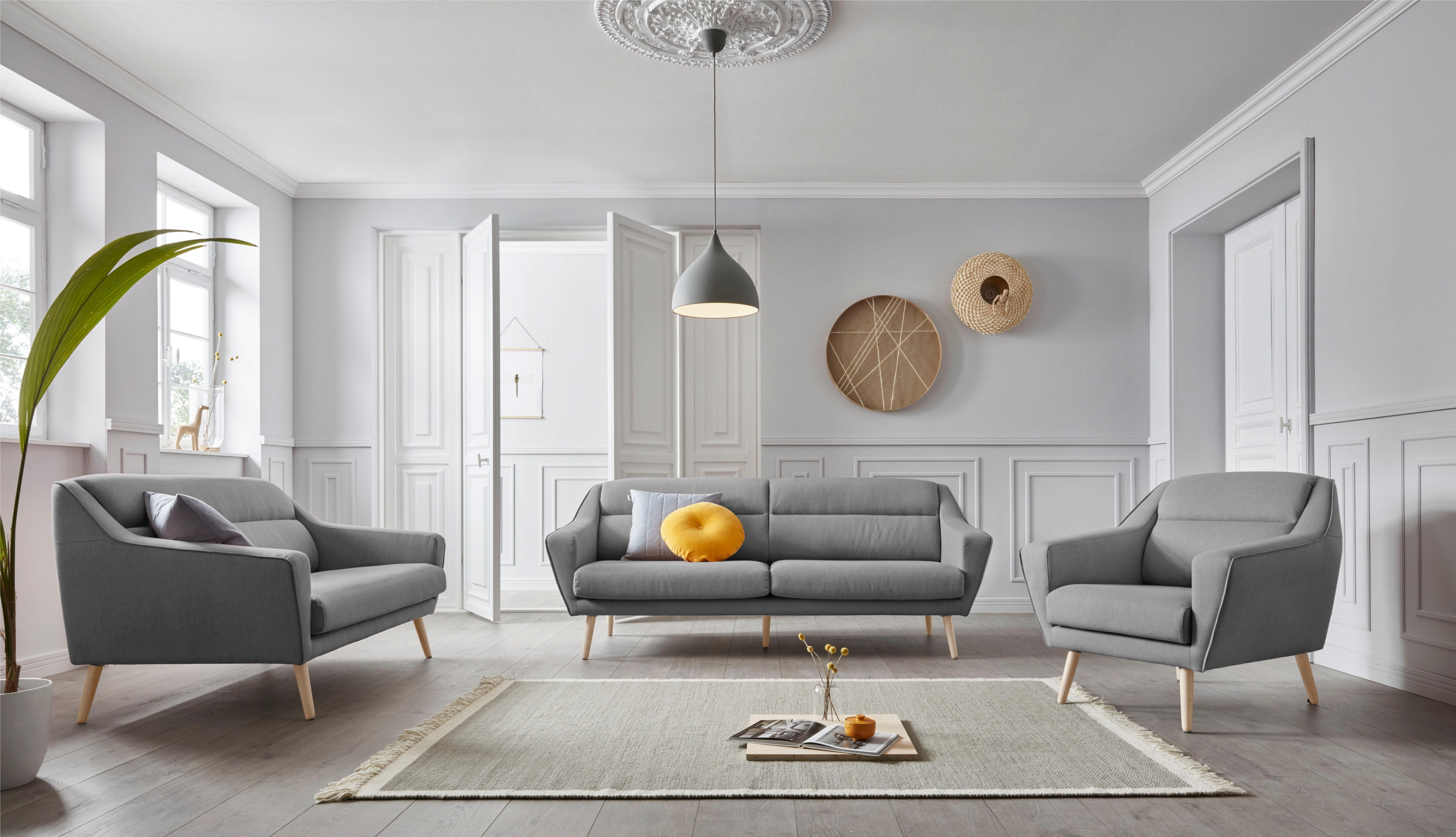 andas Fauteuil Bille met naad in het rugkussen en eikenhouten poten, design by morten georgsen