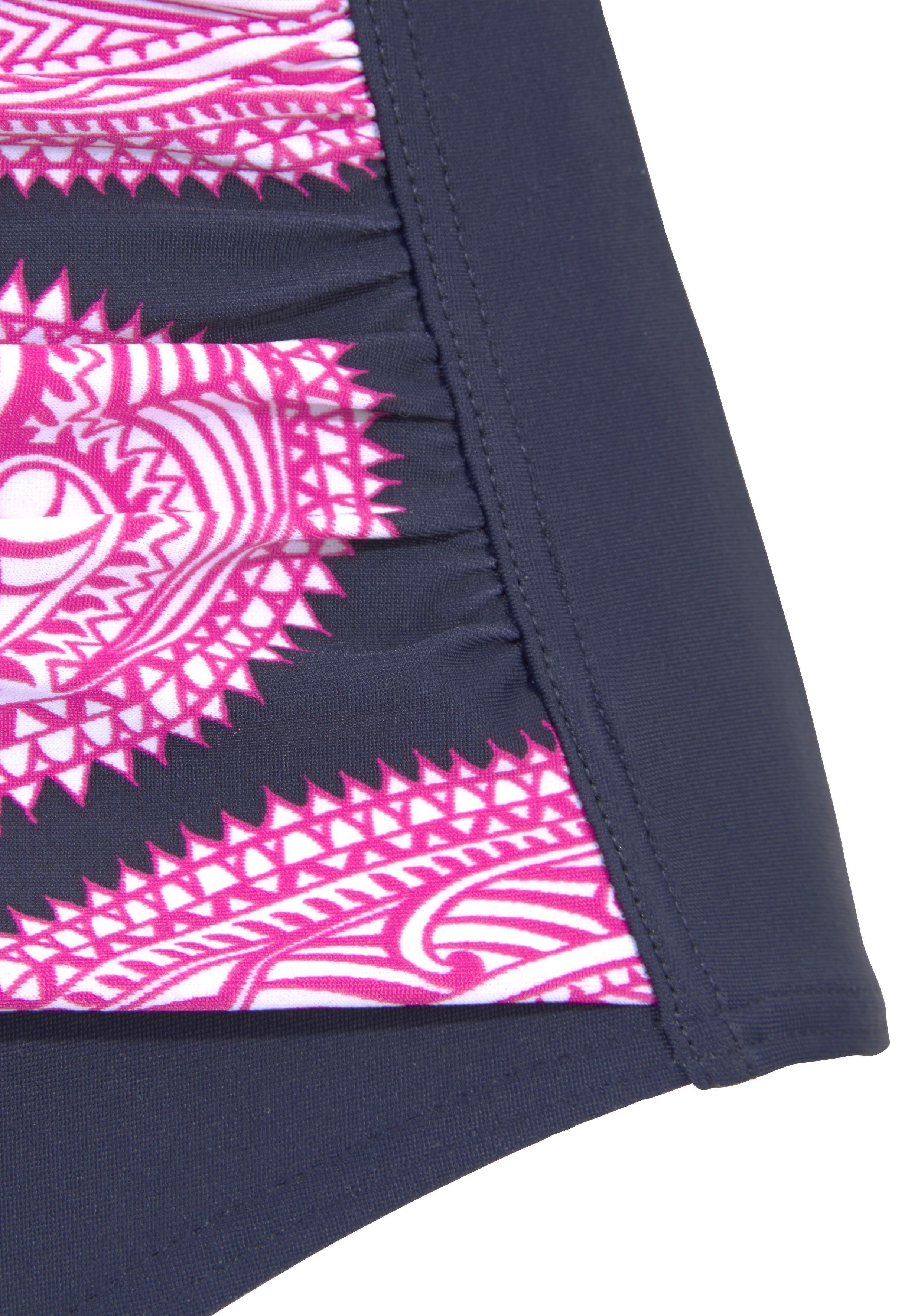 Lascana Badpak in modieuze bloemenprint met een modellerend effect