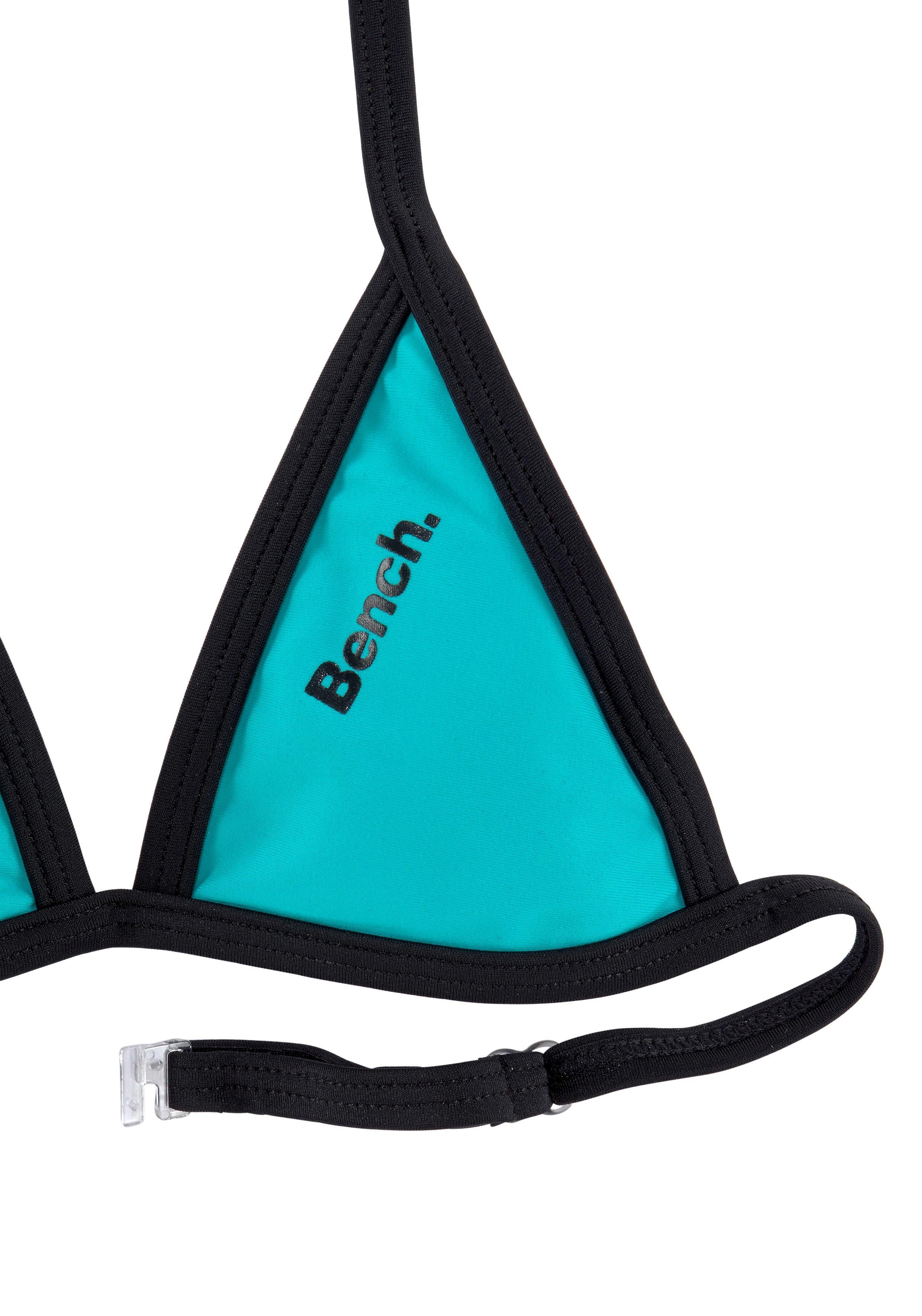 Bench. Triangelbikini met logoprint aan top en broekje