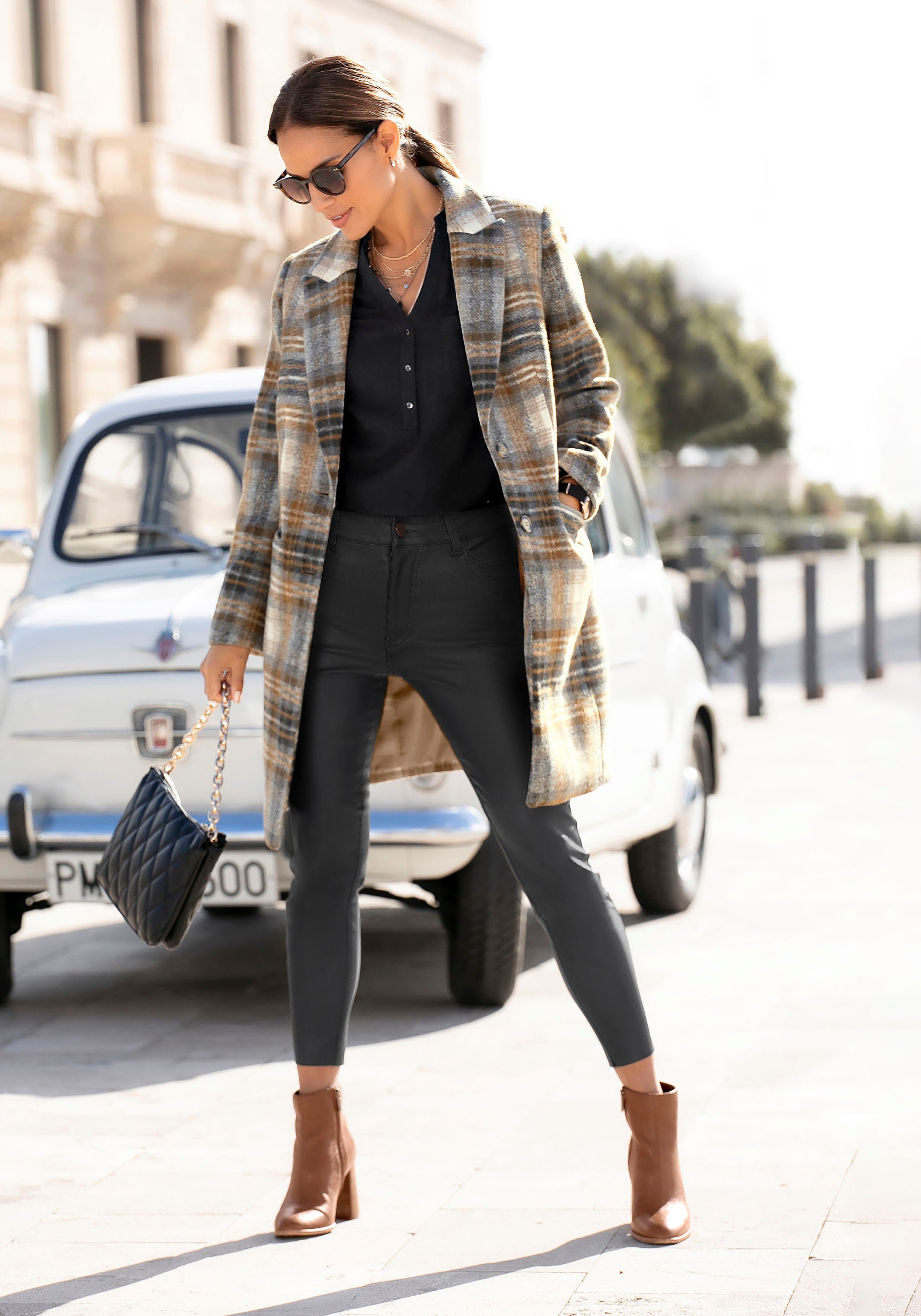 Lascana Imitatieleren broek in smalle pasvorm, figuuraccentuerende jeggings met stretchpercentage