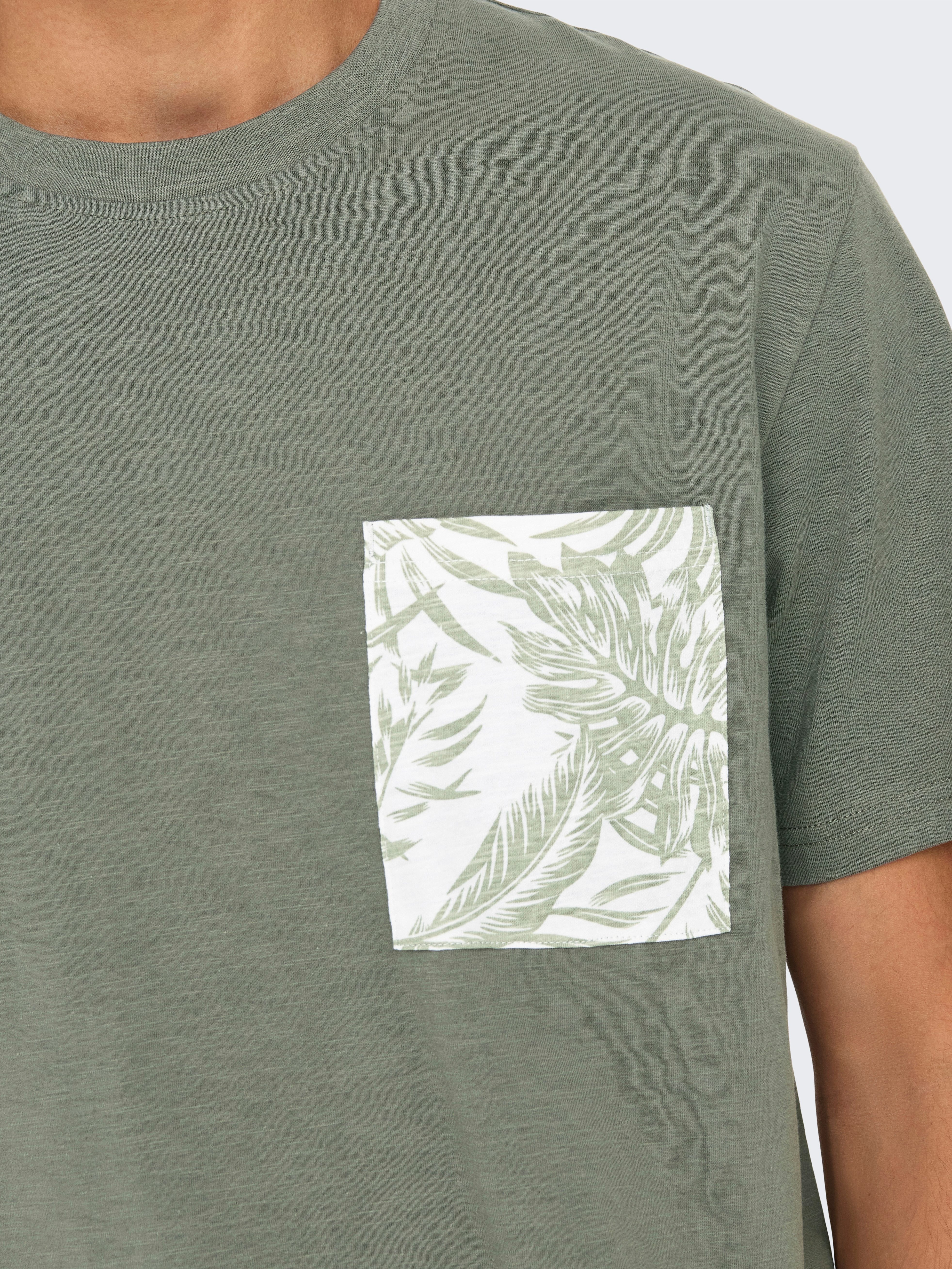 ONLY & SONS Shirt met ronde hals ONSPERRY LIFE REG LEAF POCKETTEE