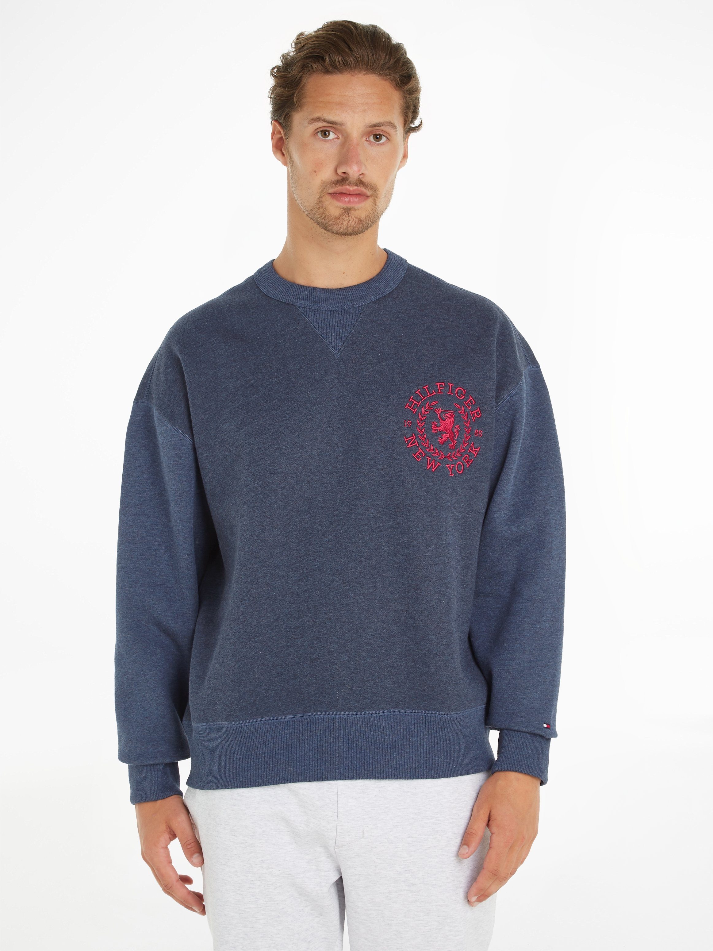 Tommy Hilfiger Sweatshirt SMALL CREST CREWNECK met logoborduursel op borsthoogte