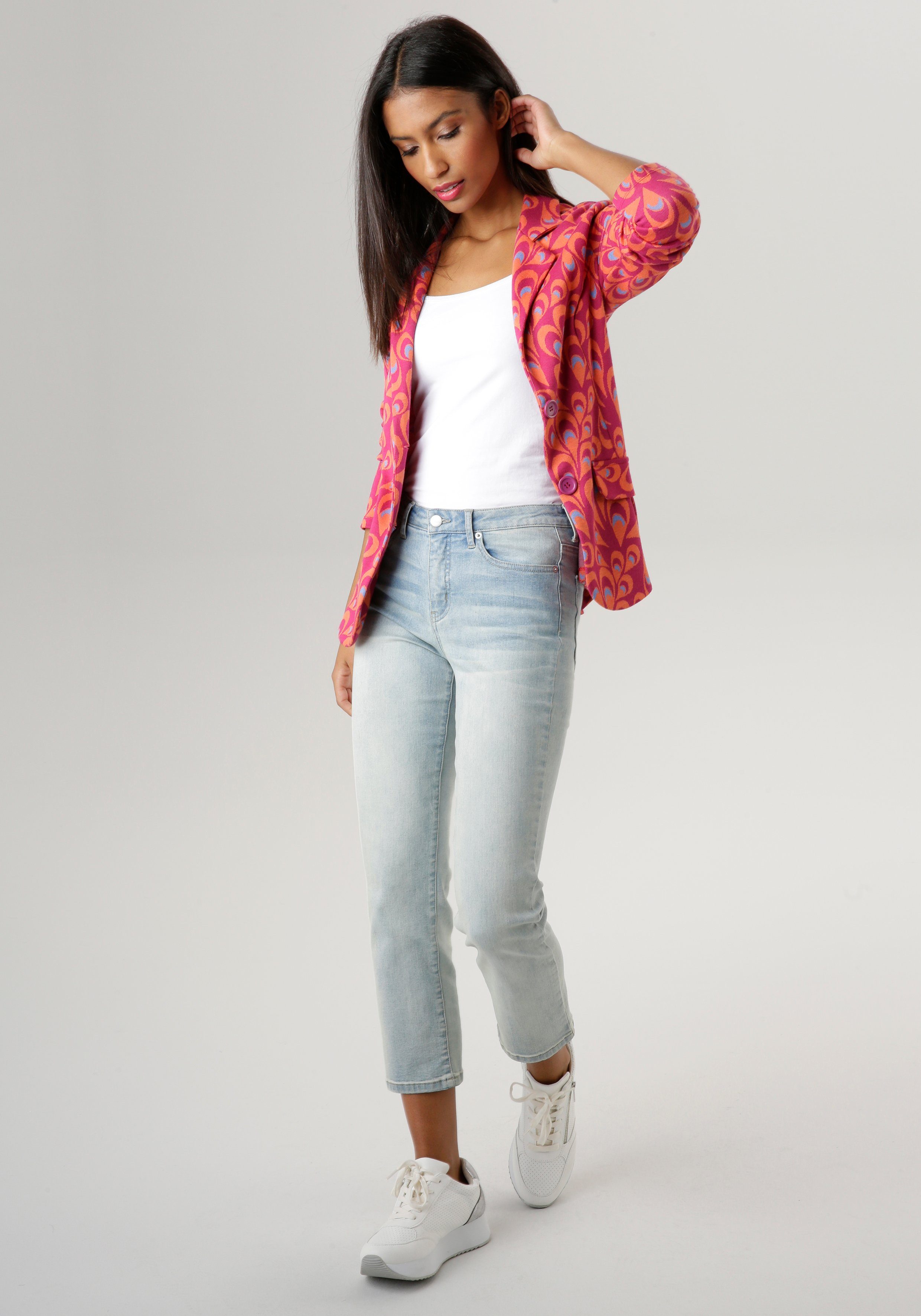 Aniston SELECTED Korte blazer met fantasierijk jacquardmotief