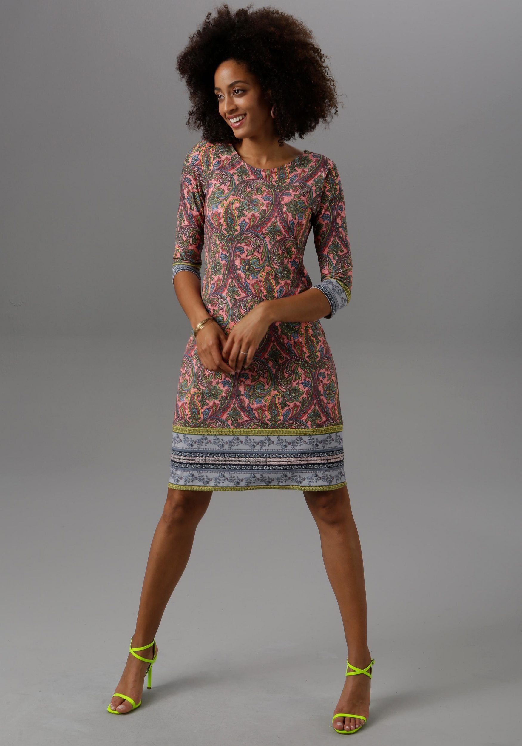 Aniston SELECTED Jerseyjurk met kleurrijk motief