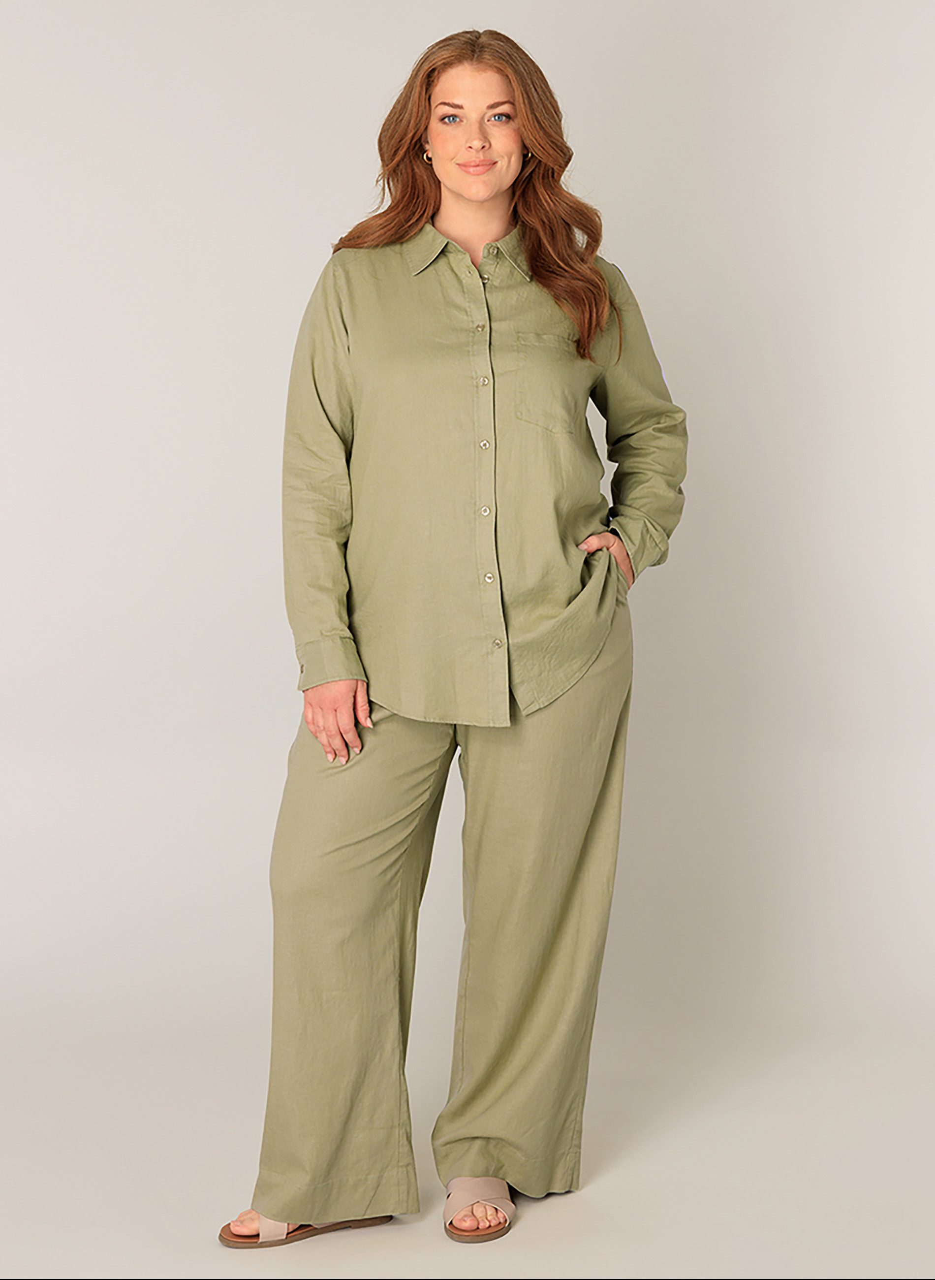Base Level Curvy Blouse met lange mouwen Yaella