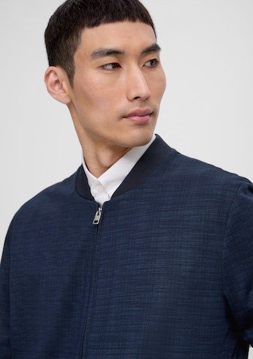 s.Oliver Blouson in heuplang model