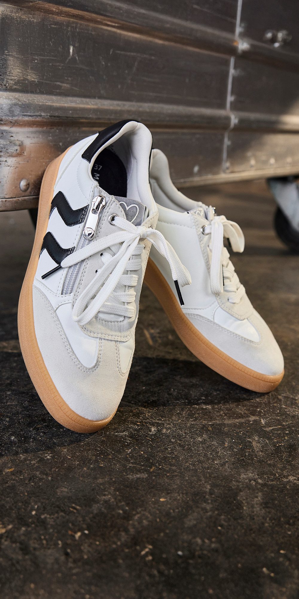 Marco Tozzi Plateausneakers vrijetijdsschoen, lage schoen, veterschoen met contrast bies