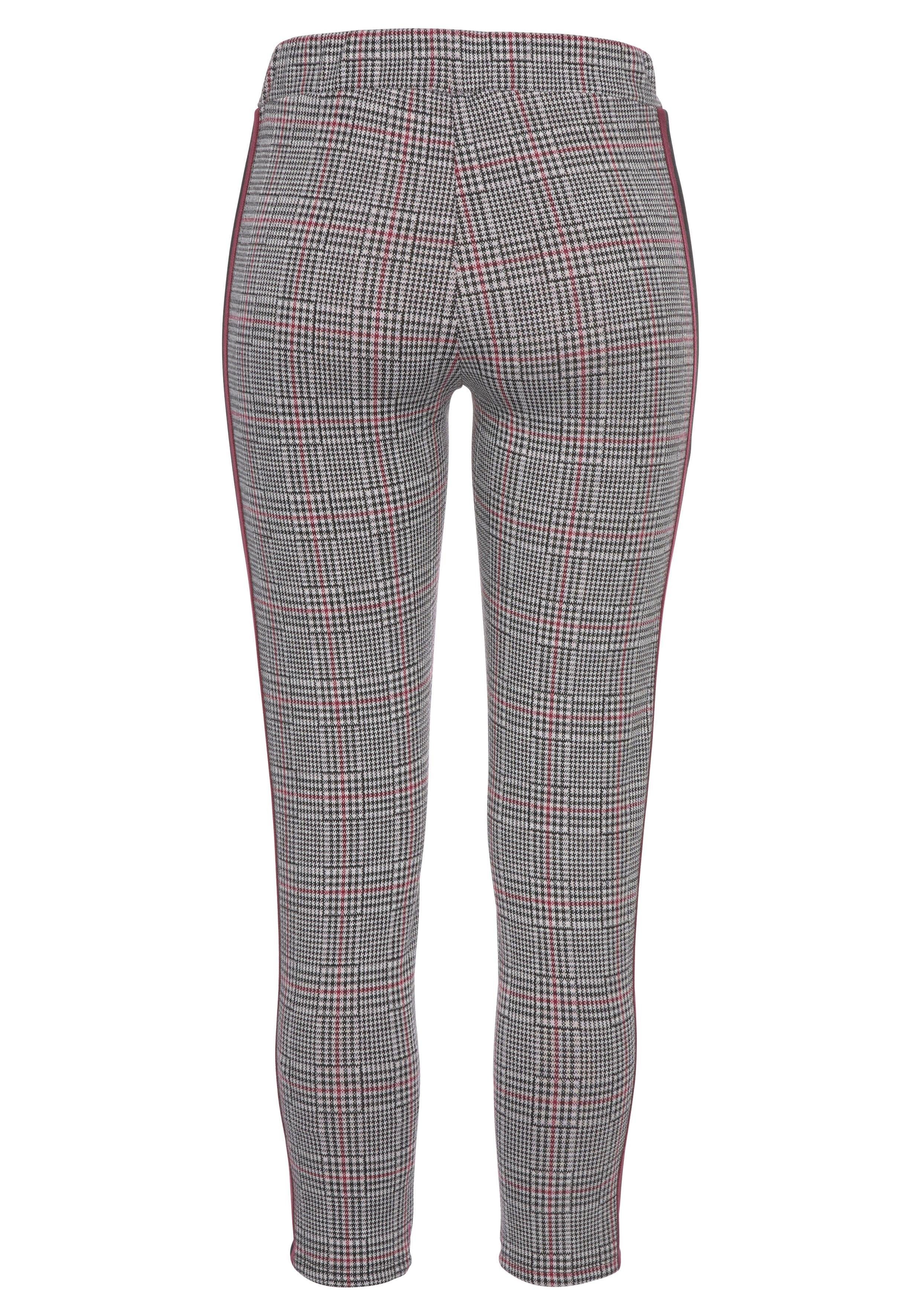 Bench. Loungewear 7/8 legging met contrastkleurig tape opzij