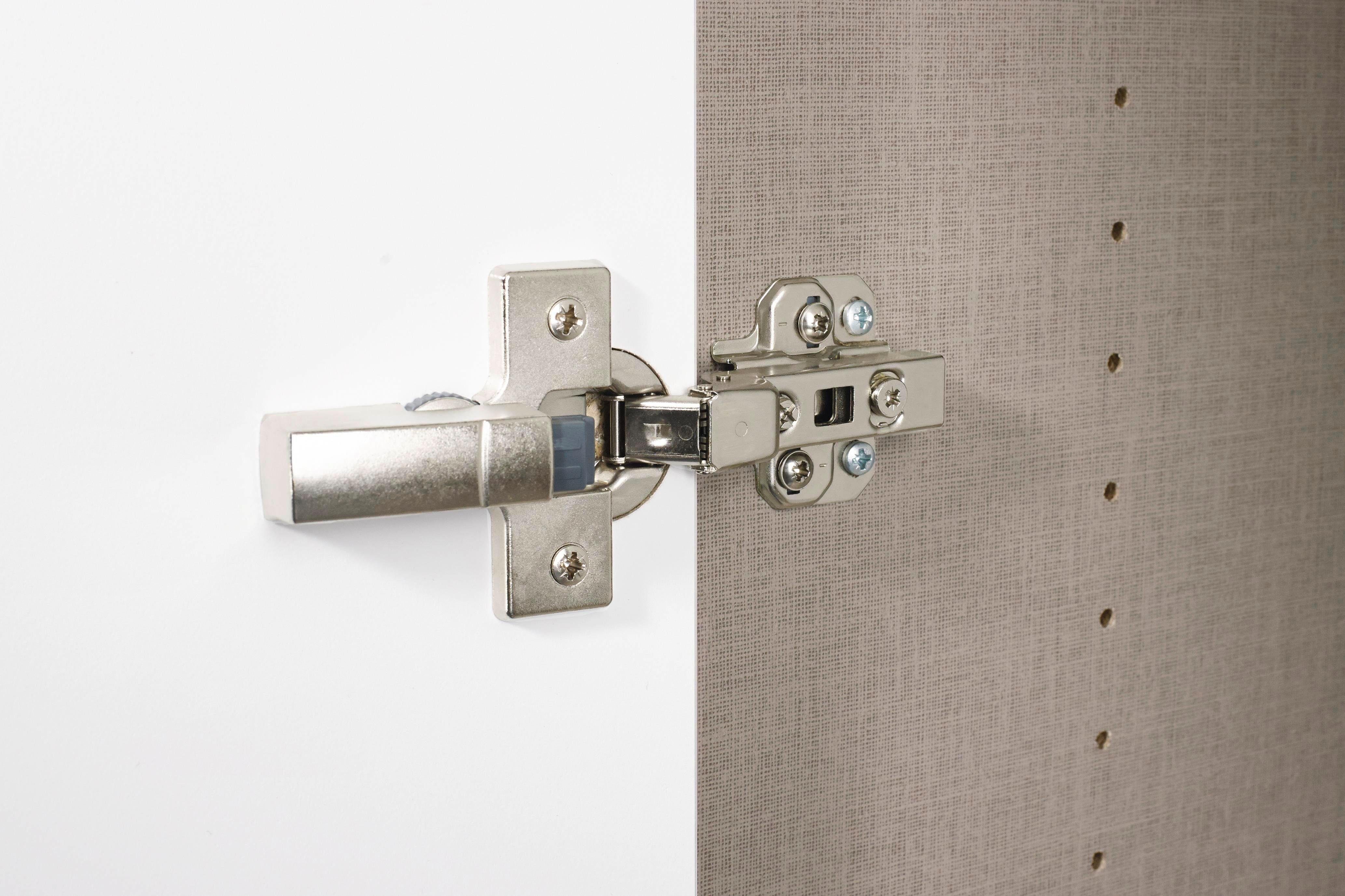 rauch Draaideurkast Kledingkast kast garderobe linnenkast BESTSELLER MONTCLAR met uitgebreide binneninrichting en hoogglans front made in germany