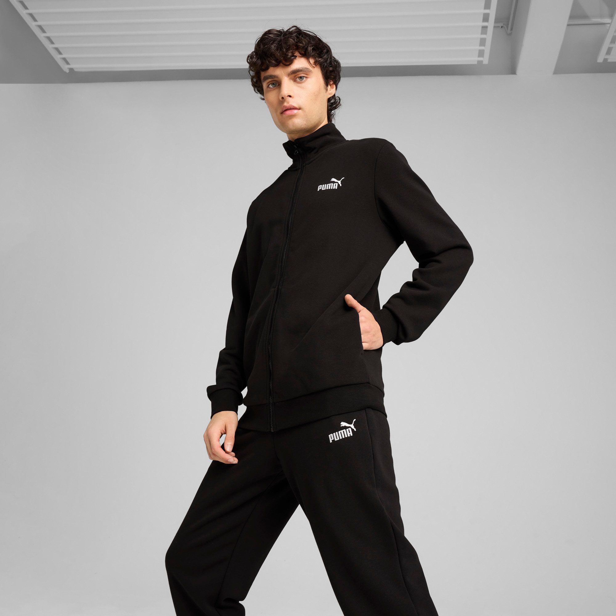PUMA Trainingspak ESS SWEAT SUIT TR Comfortabele casual joggingpak (2-delig)