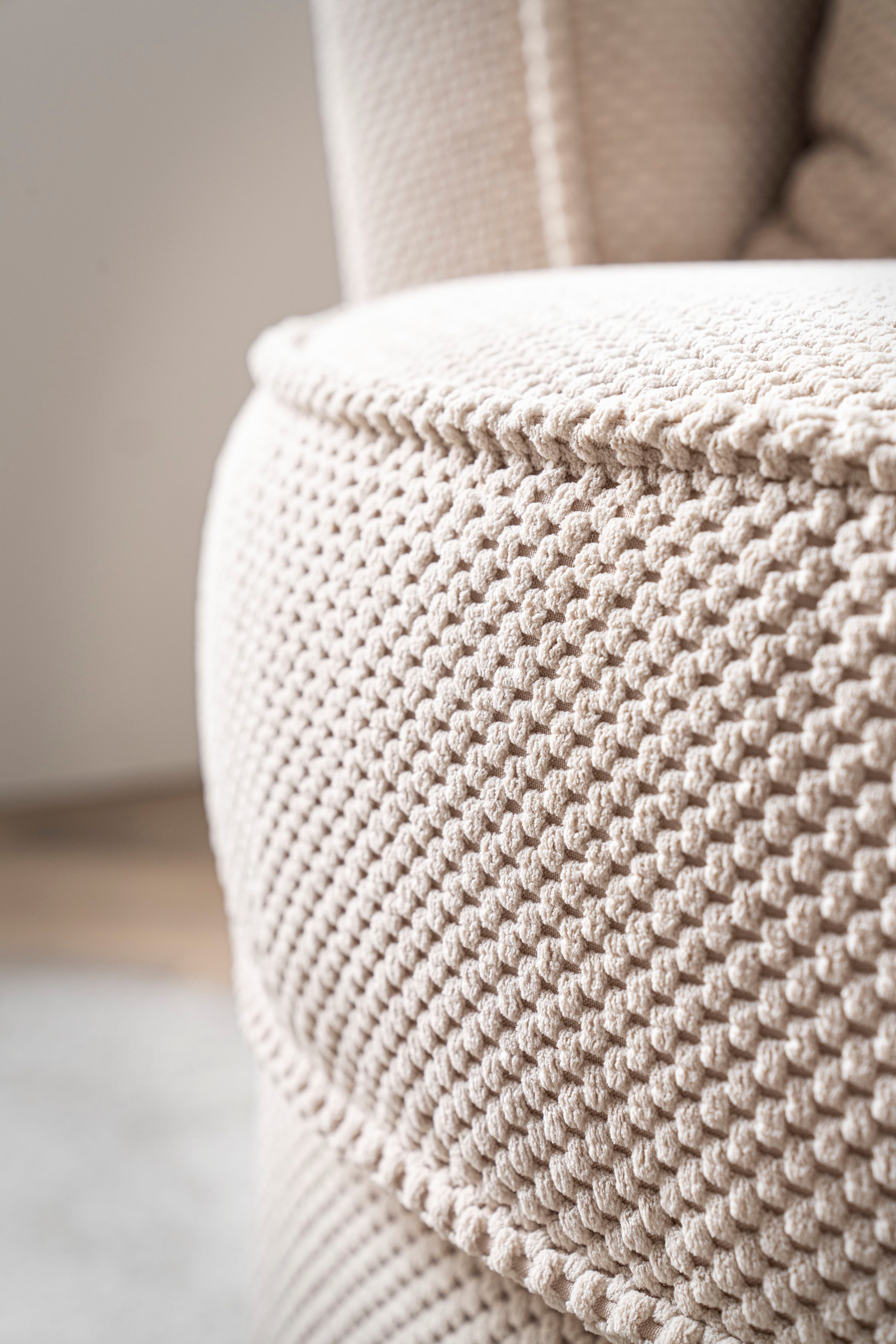Leonique Draaibare fauteuil MAISIE, Love Seat XXL leesfauteuil, grote fauteuil met poef(2 stuks)