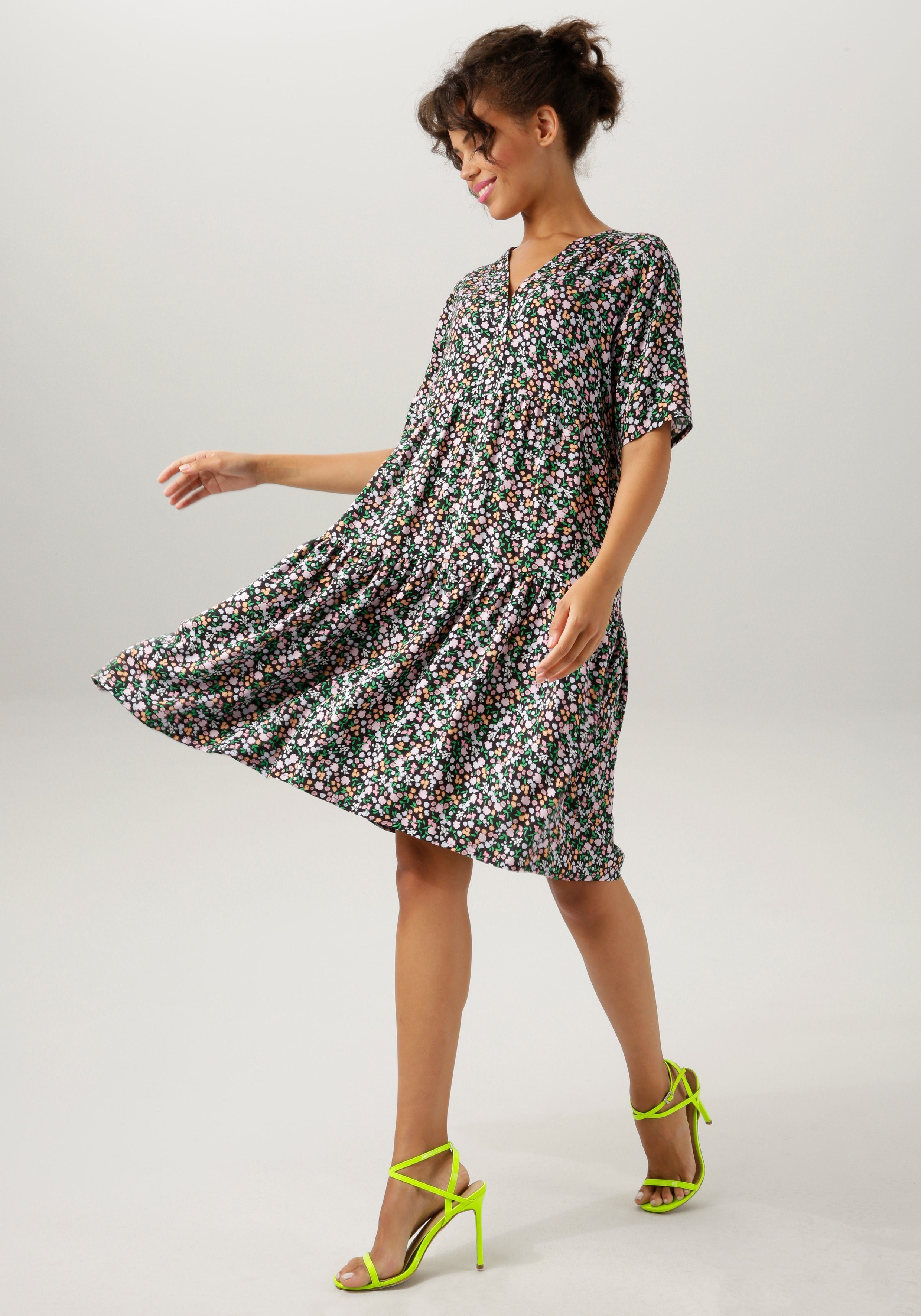 Aniston CASUAL Zomerjurk met kleurrijke minimalistische bloemenprint