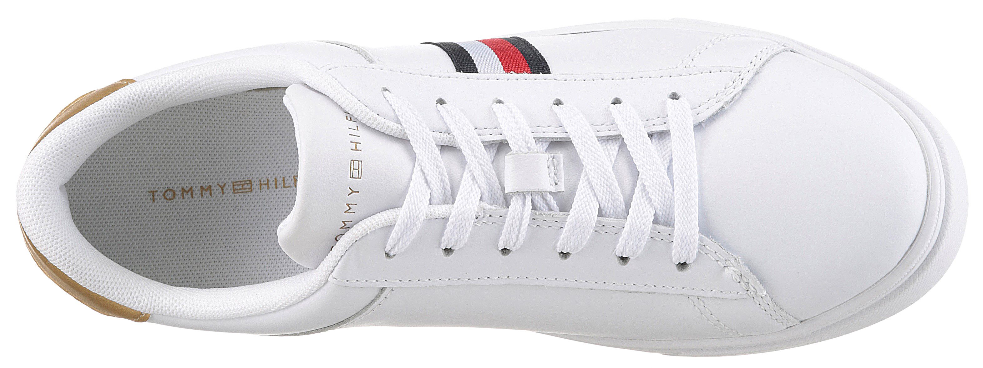 Tommy Hilfiger Plateausneakers ESSENTIAL COURT SNEAKER STRPS , vrijetijdsschoen, lage schoen, veterschoen met typische strepen