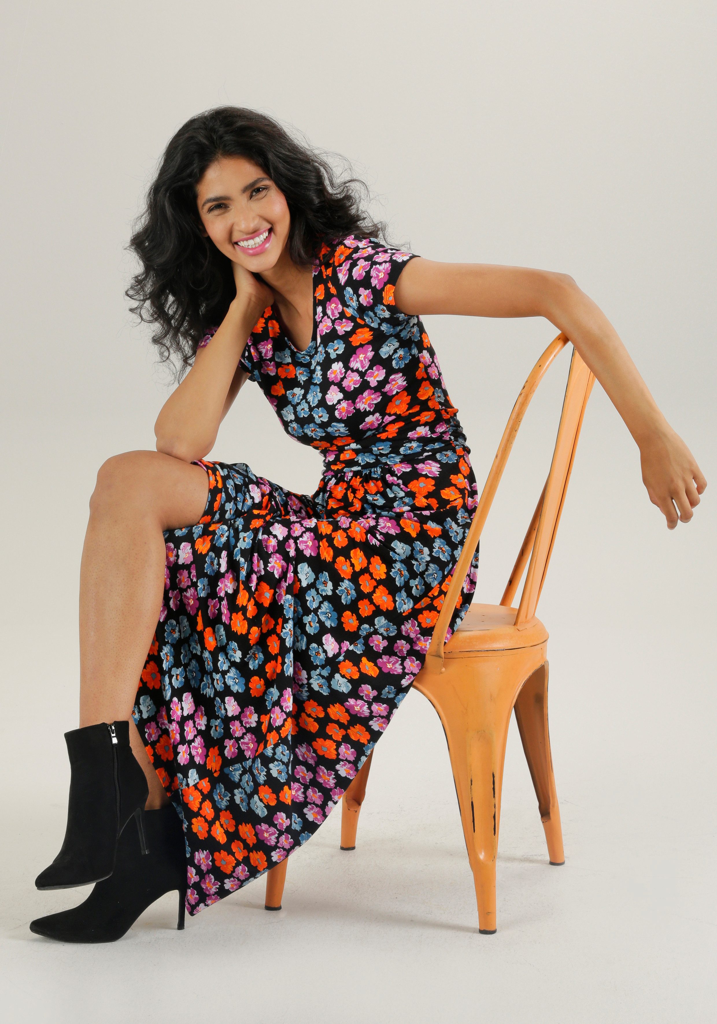Aniston SELECTED Maxi-jurk met figuurnauwkeurige rimpelingen in de taille