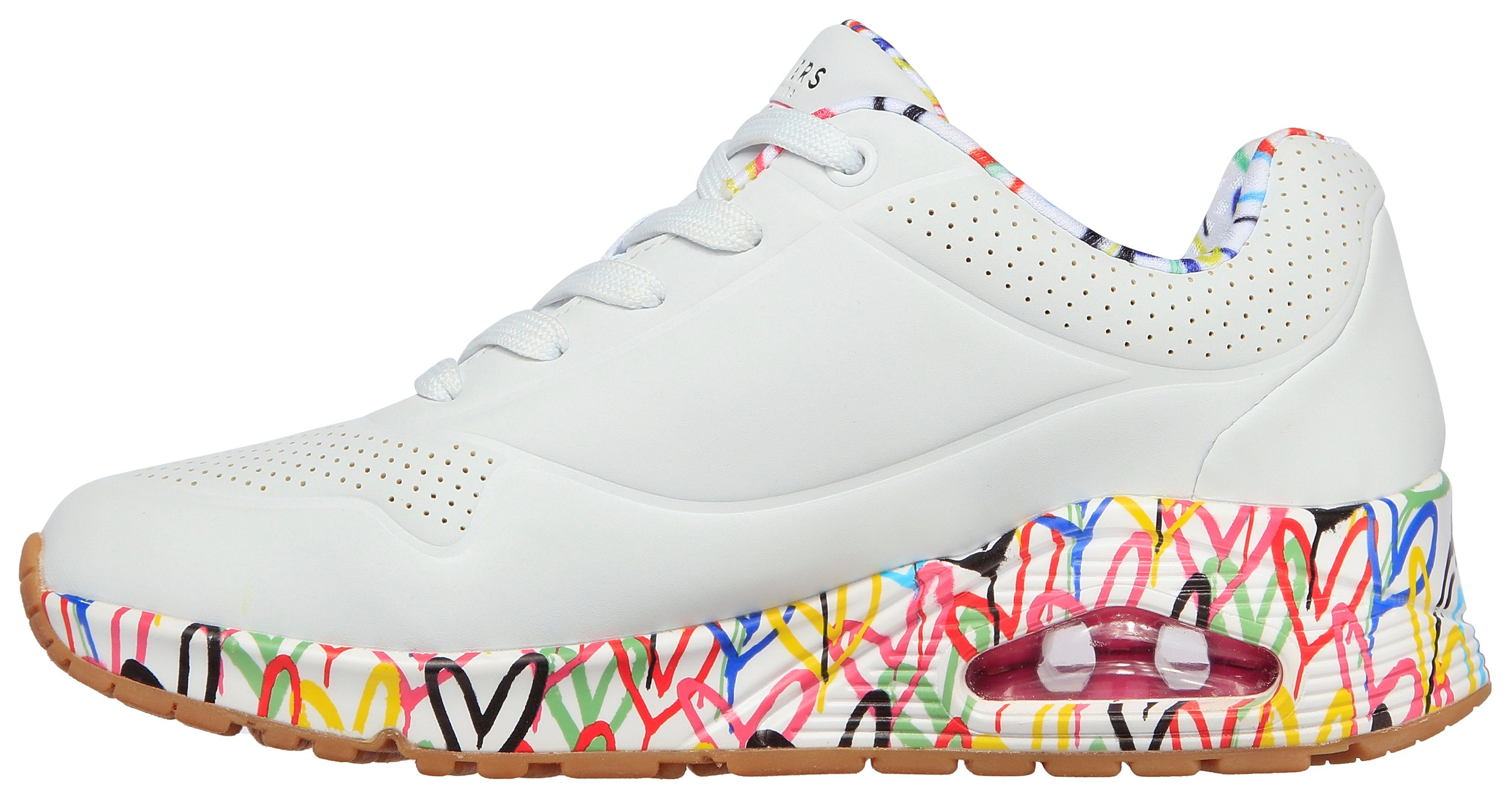 Skechers Sneakers met sleehak UNO-LOVING LOVE Vrijetijdsschoen, lage schoen, veterschoen met coole graffiti-print