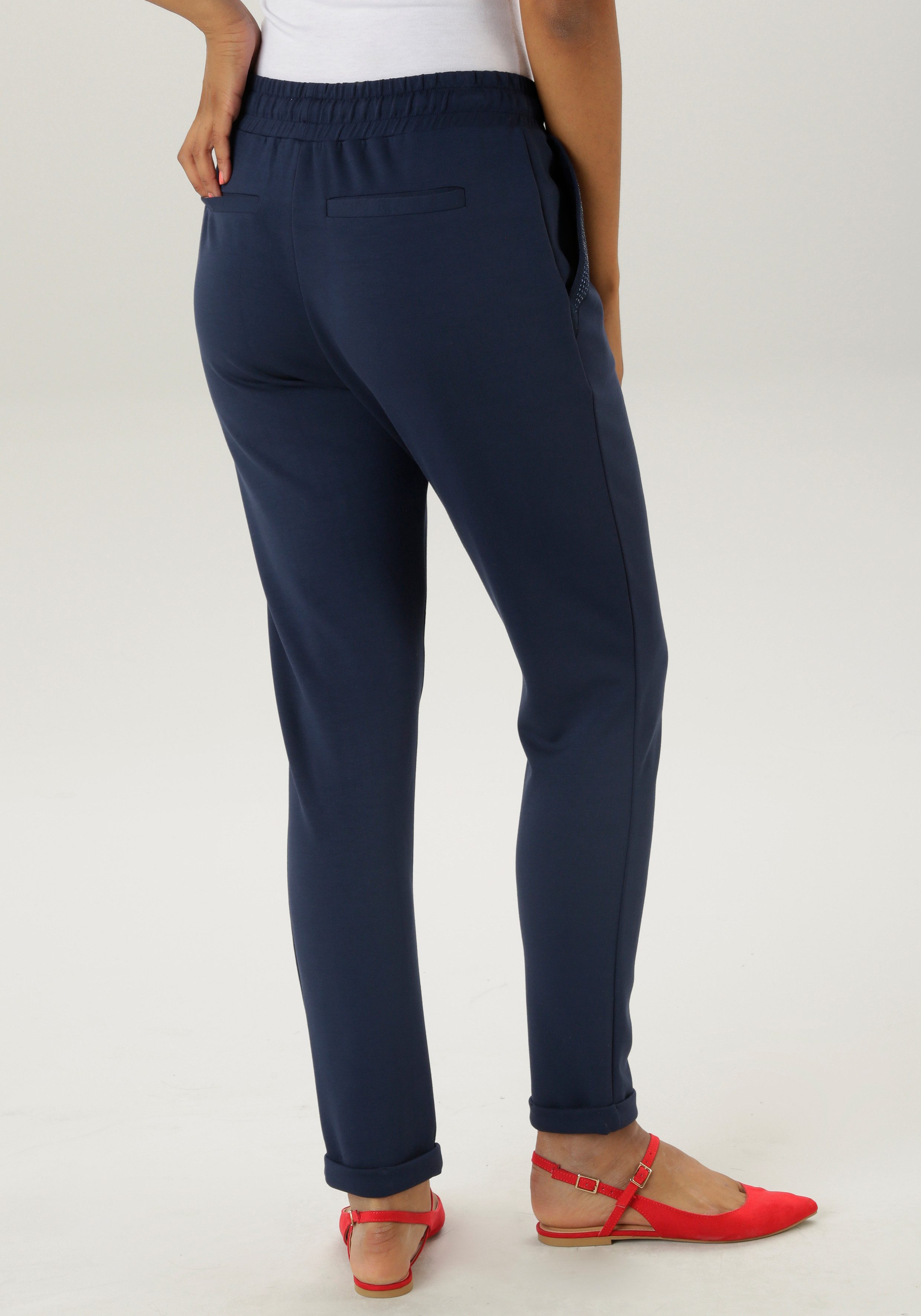 Aniston SELECTED Comfortbroek met glinsterende stenen aan de insteekzakken - nieuwe collectie