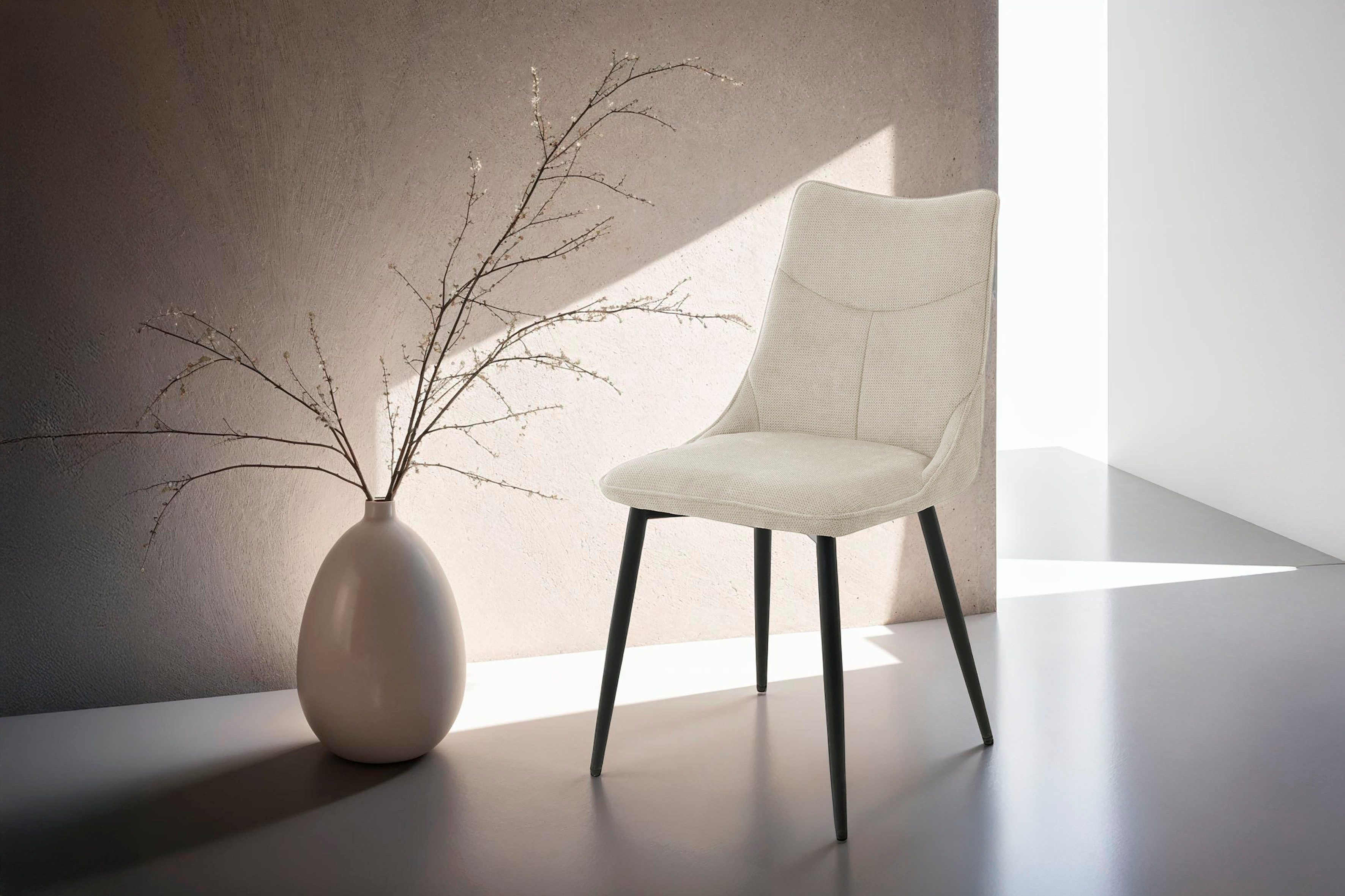 byLIVING Eetkamerstoel Carlo (2-stuks set) Frame van metaal zwart, keukenstoel, geweven stofbekleding, diverse kleuren (set) 4 poot stoelen beige