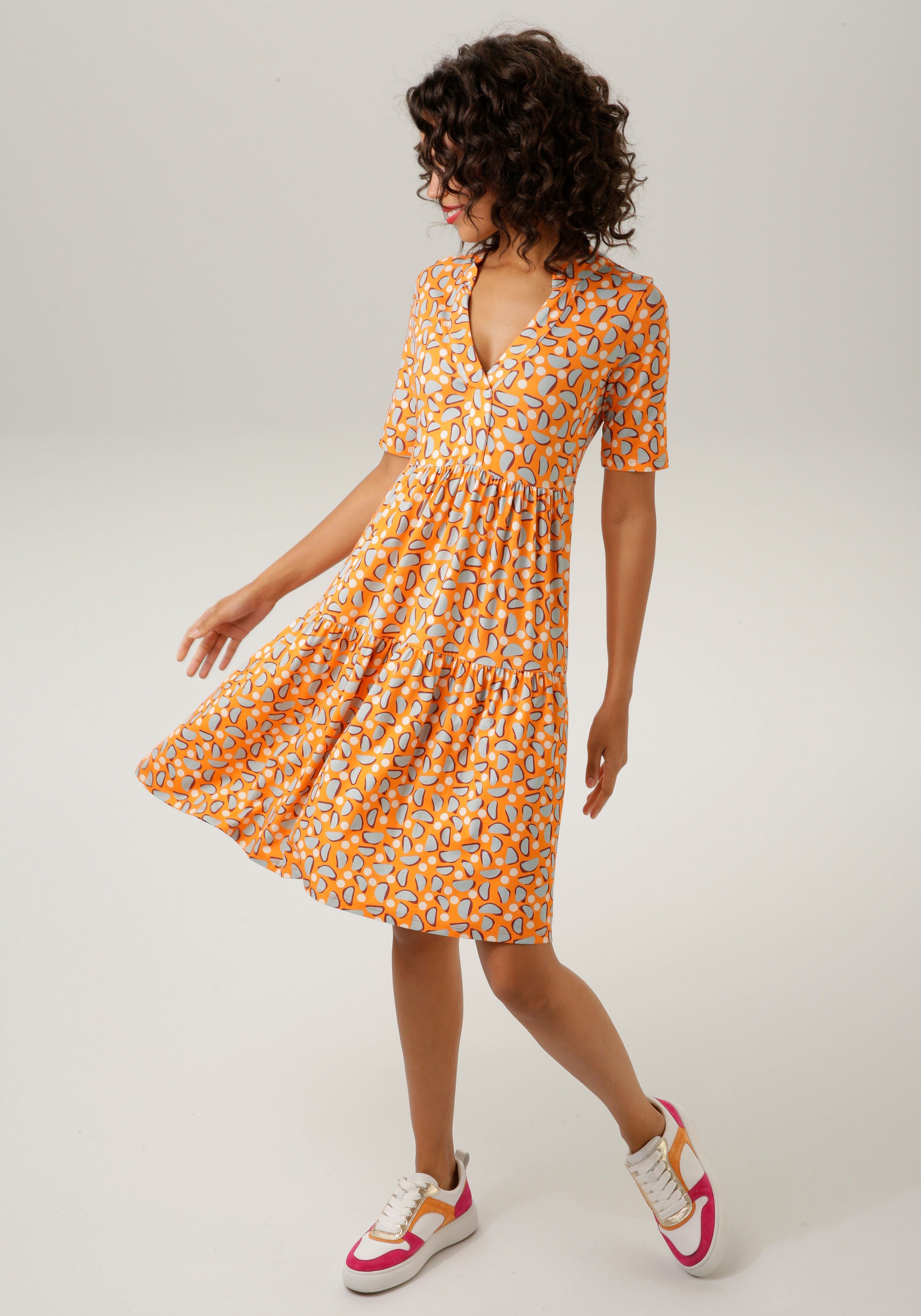 Aniston CASUAL Zomerjurk met extravagante, grafische print