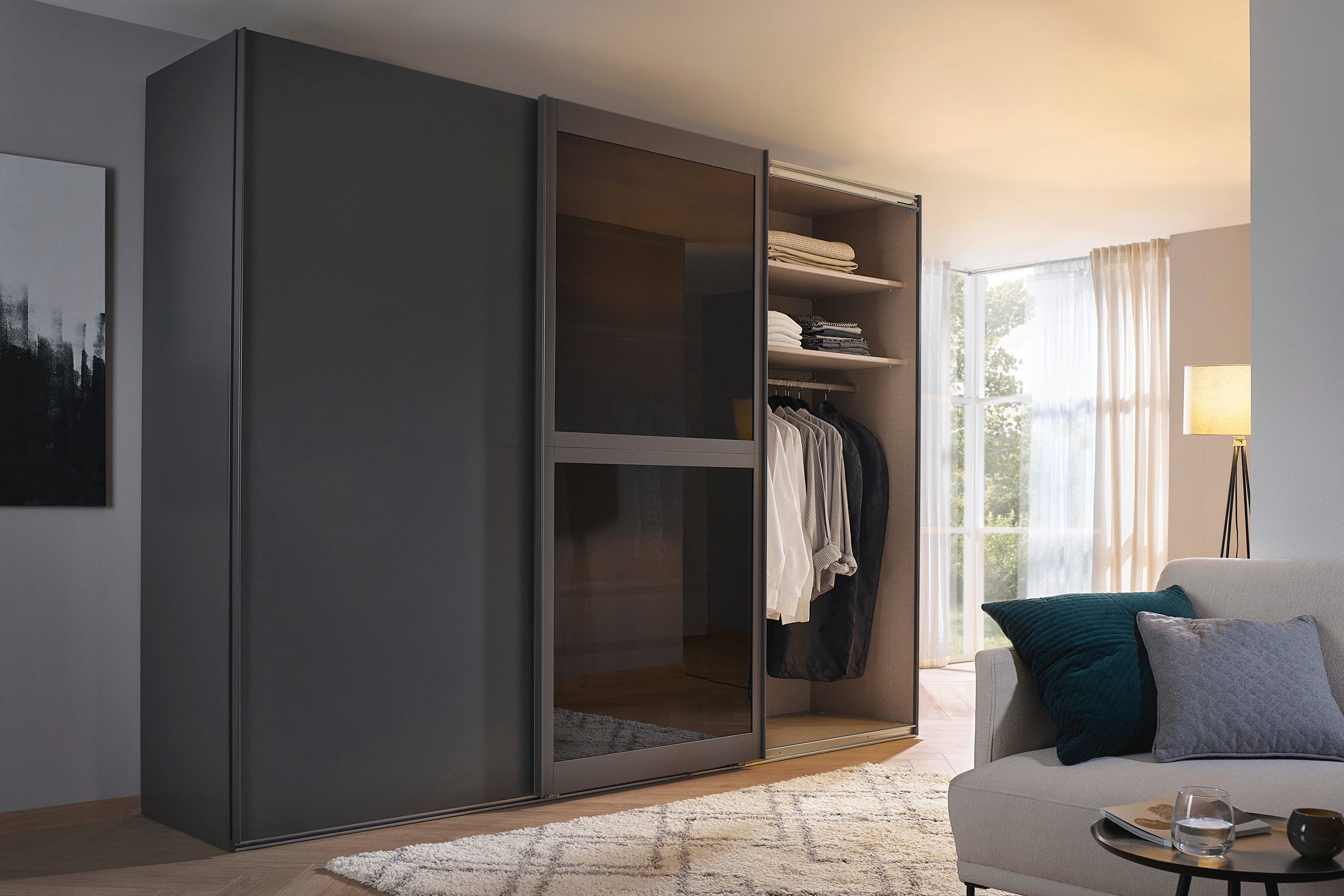 rauch Schuifdeurkast Kledingkast Kast Garderobe Slaapkamerkast LUMIS met glazen deuren van transparant grijs glas made in germany