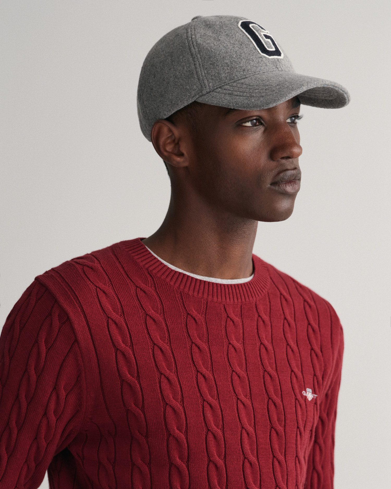 Gant Gebreide trui COTTON CABLE C-NECK met wapen-logo borduurwerk op de borst