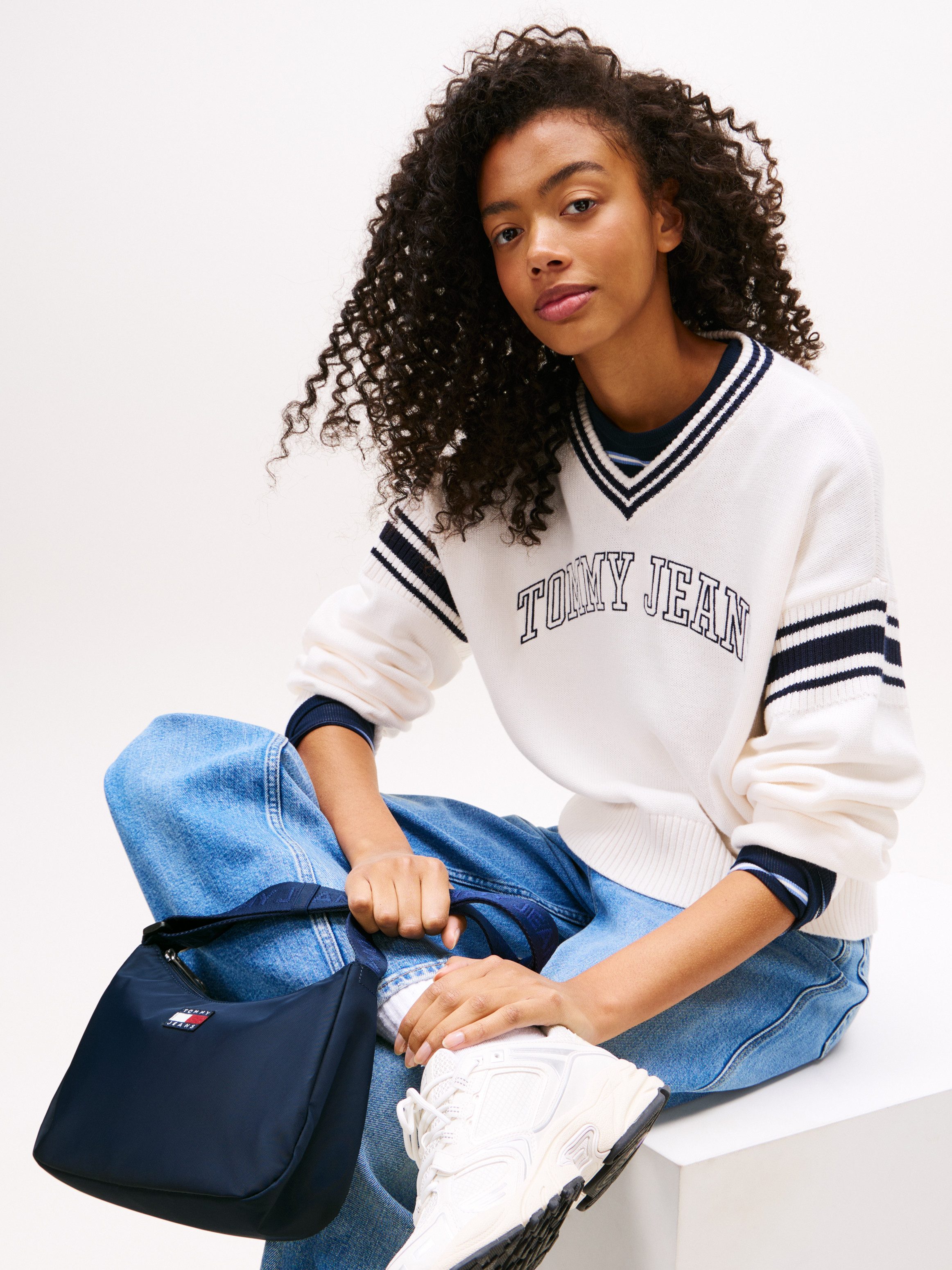 TOMMY JEANS Schoudertas TJW ESS DAILY SHOULDER BAG , dames draagtas met logo bedrukte riem