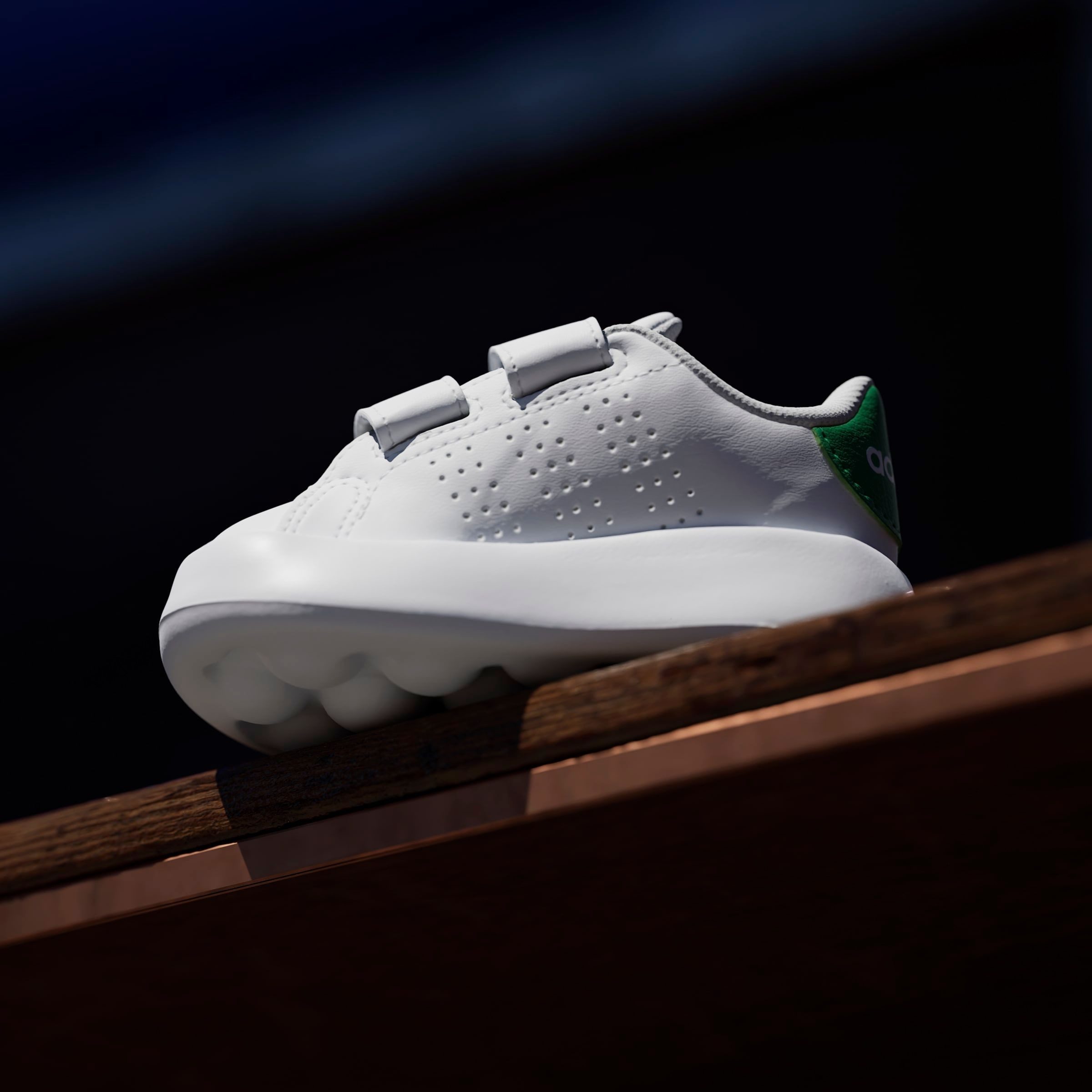 adidas Sportswear Klittenbandschoenen ADVANTAGE KIDS Ontwerp geïnspireerd door de adidas Stan Smith, voor kinderen