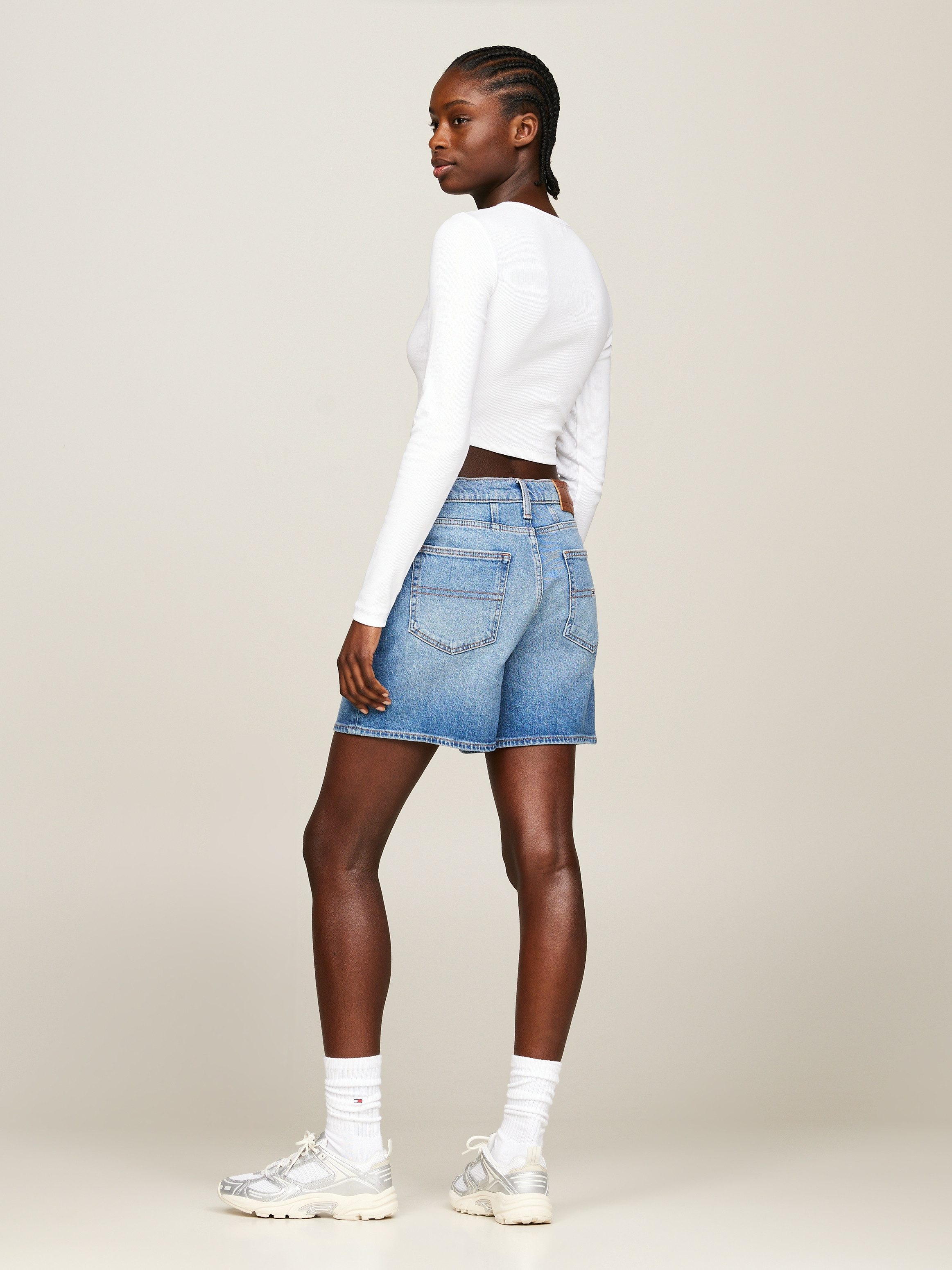 TOMMY JEANS Shirt met lange mouwen TJW CRP HENLEY TOP LS in modieuze cropped vorm