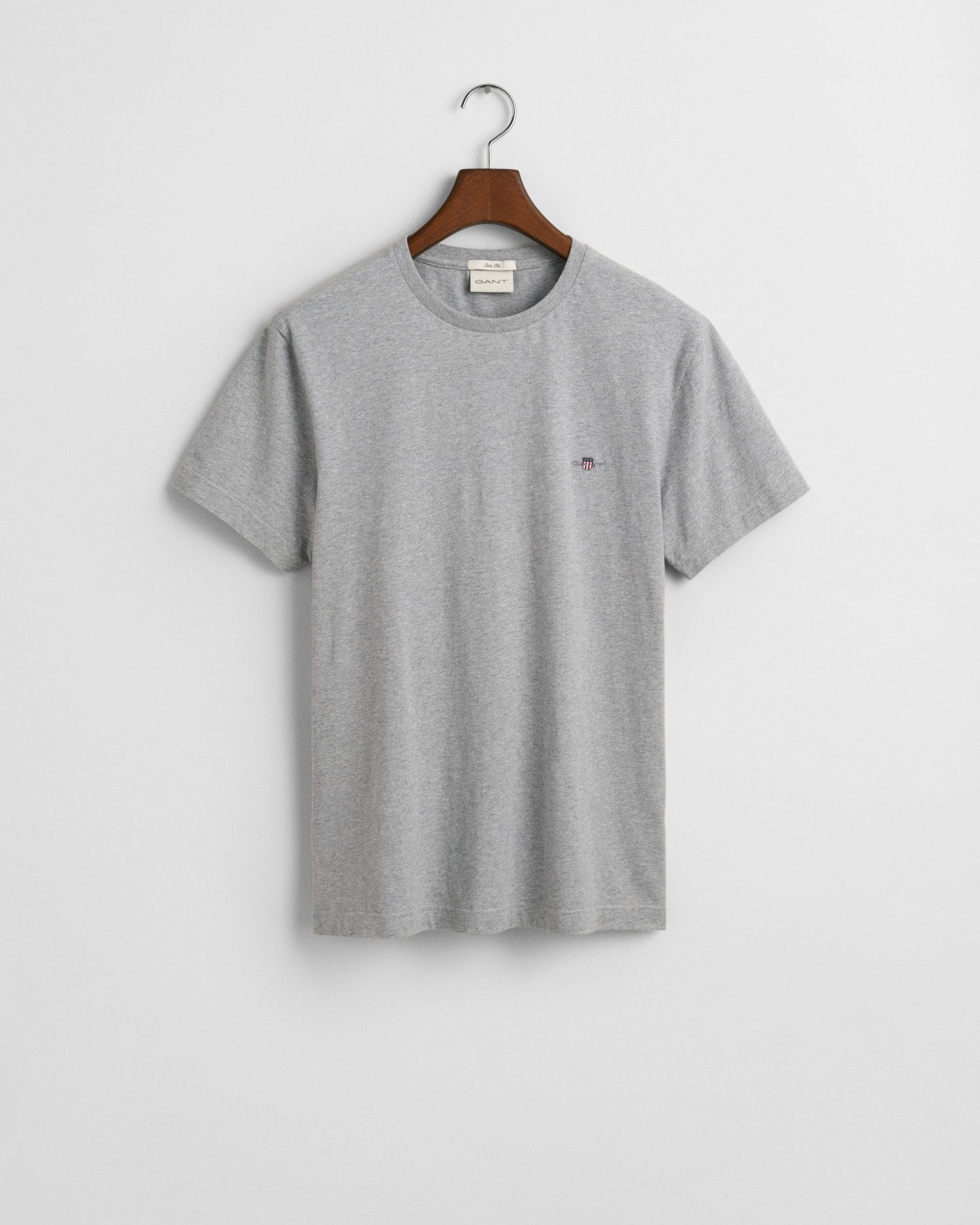 Gant T-shirt SLIM SHIELD SS T-SHIRT met logoborduursel op borsthoogte