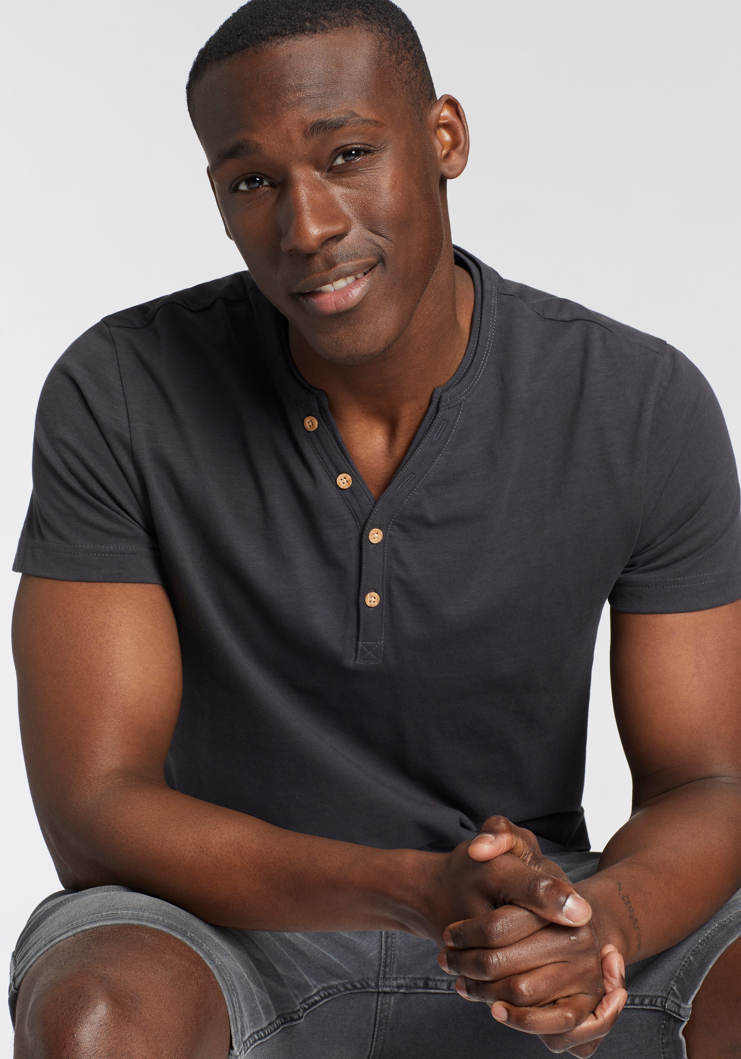 Bruno Banani T-shirt Met geknoopte V-hals