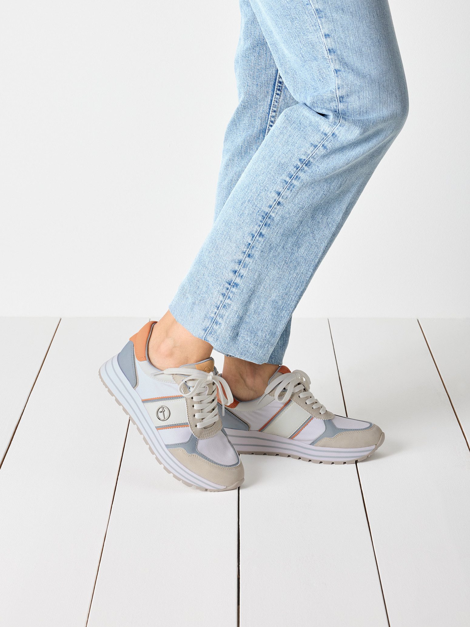 Tamaris Plateausneakers , vrijetijdsschoen, lage schoen, veterschoen met gekleurde accenten
