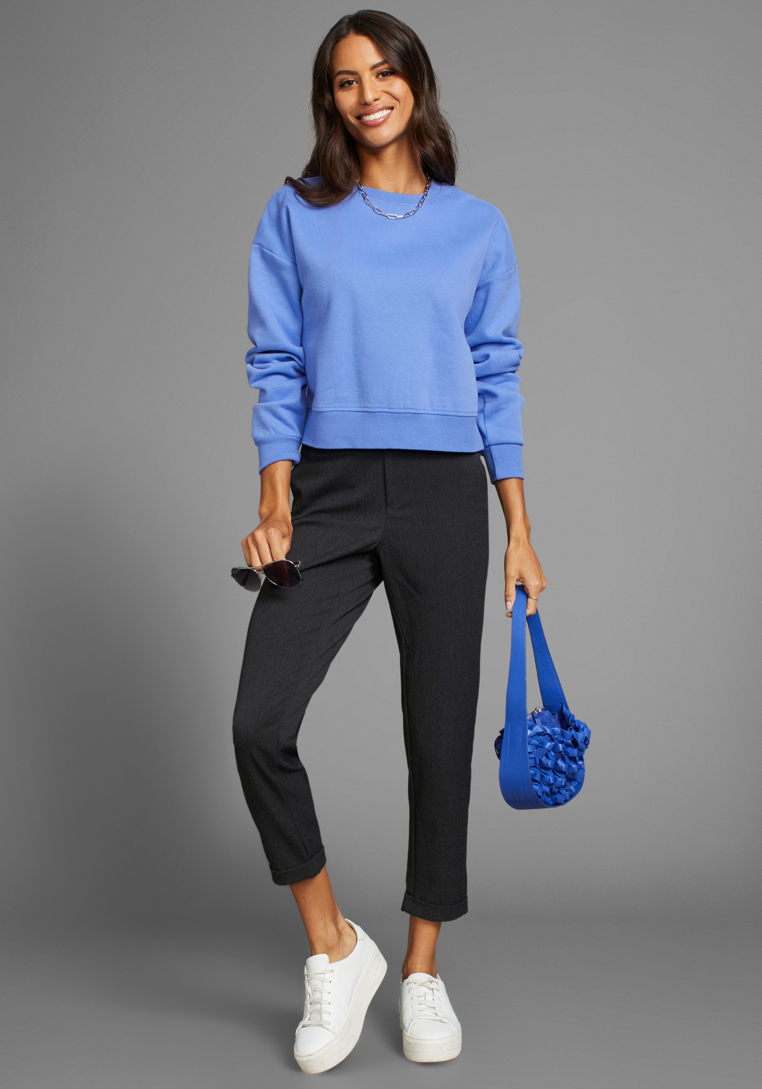 Laura Scott Sweatshirt Cropped model
