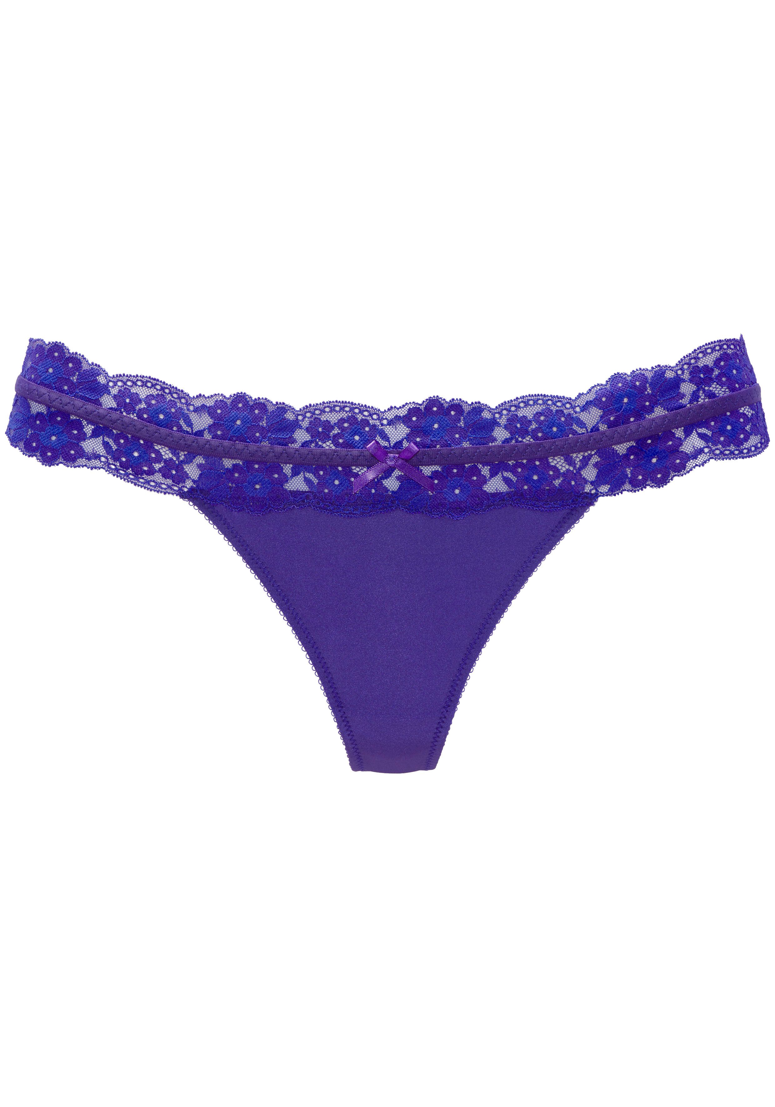 Vivance String met bloeiende kant rondom de band