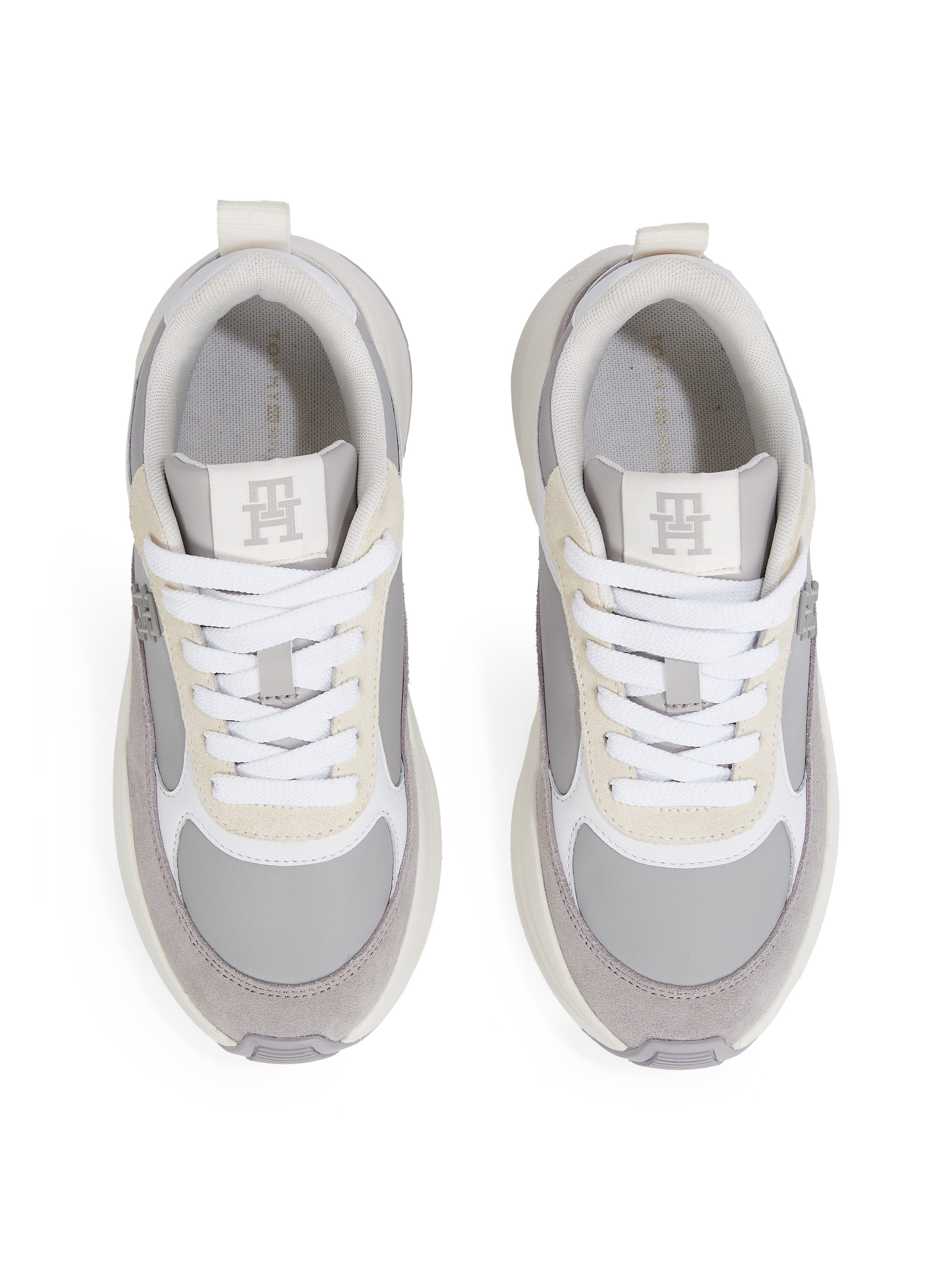 Tommy Hilfiger Plateausneakers TH CHUNKY FEMININE RUNNER vrijetijdsschoen, lage schoen, veterschoen met th-logo-embleem