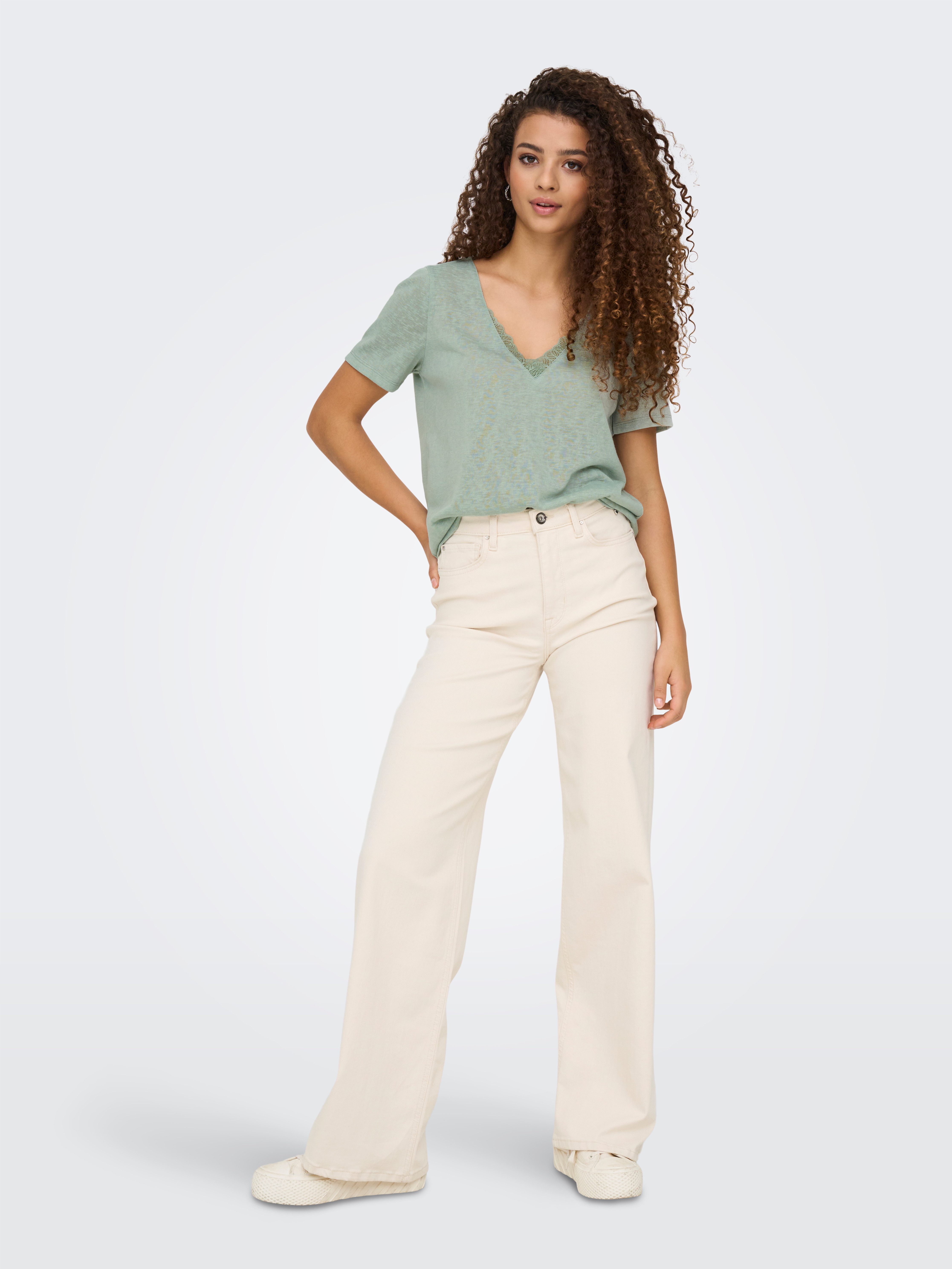 Only Shirt met V-hals ONLZOLA LIFE S/S V-NECK LACE TOP JRS