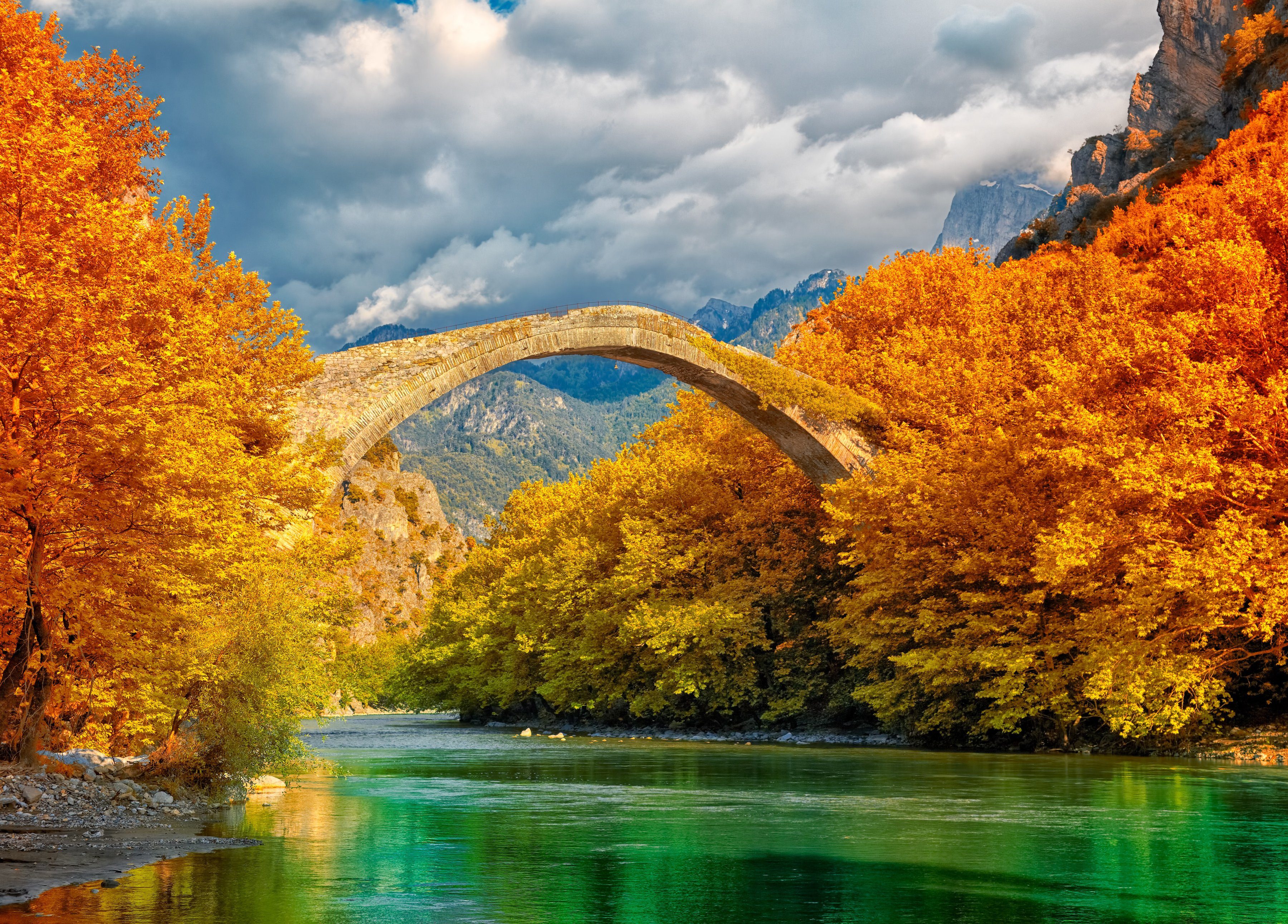 Papermoon Fotobehang Konitsa Bridge Aoos river