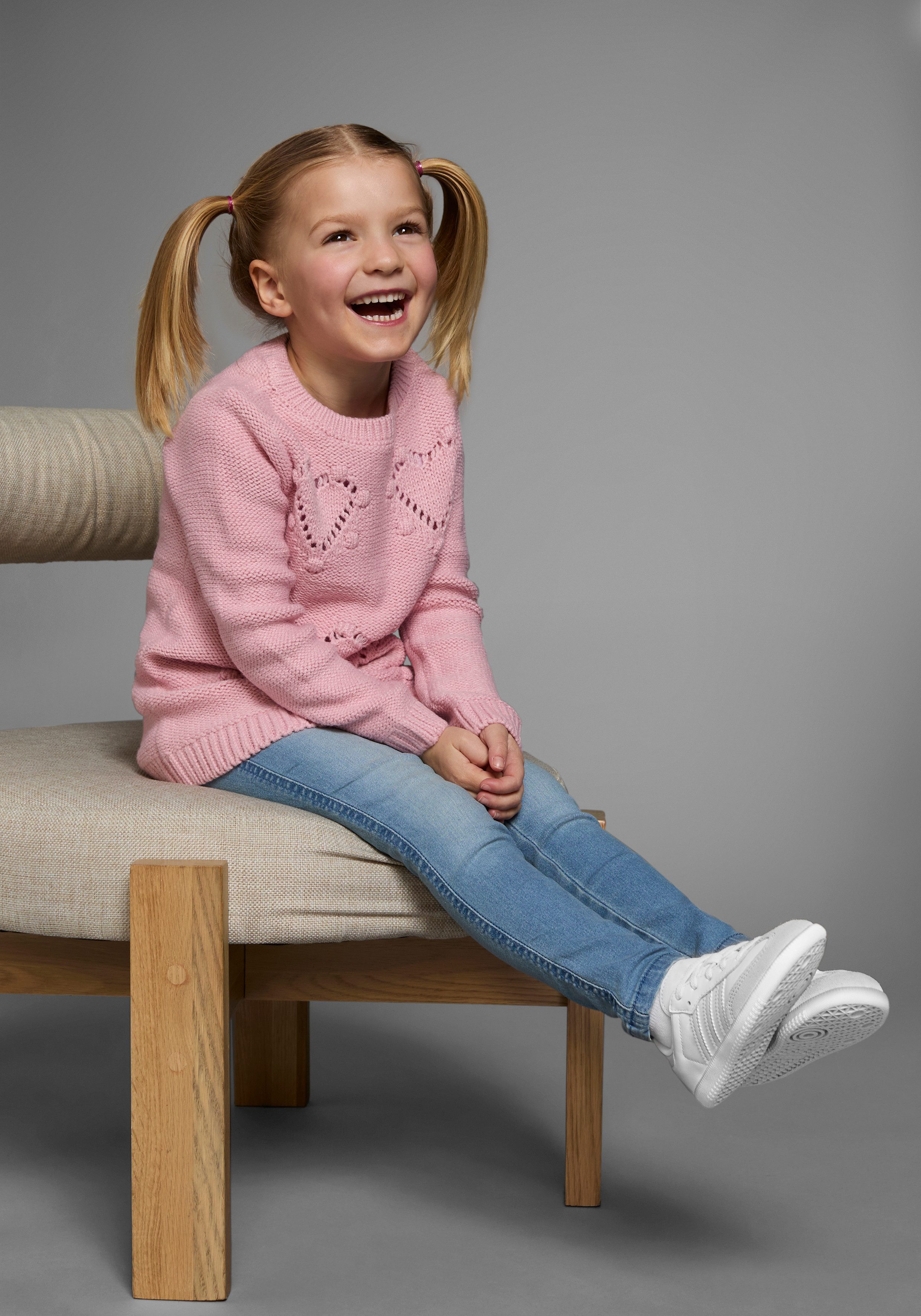 KIDSWORLD Gebreide trui Long sweater with heart pattern for little girls