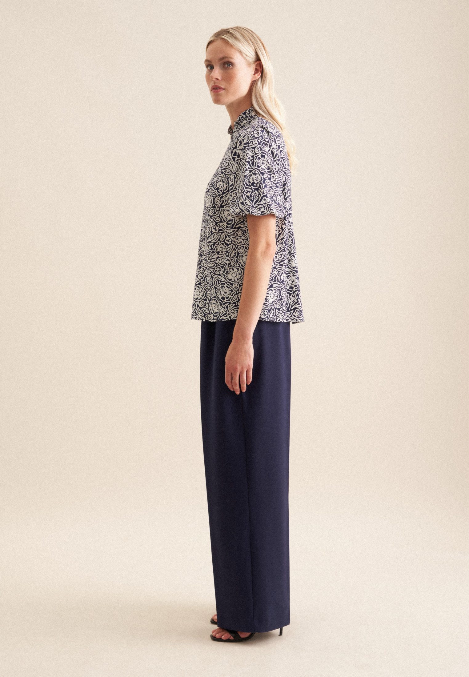 seidensticker Shirtblouse Zwarte roos Korte mouwen ronde hals in bloemmotief